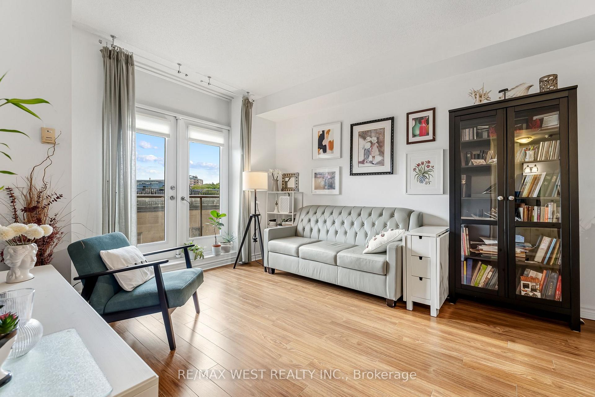 Photo 6 of Unit 402, 4196 Dundas Street W, Etobicoke, Edenbridge-Humber Valley — HOMEH