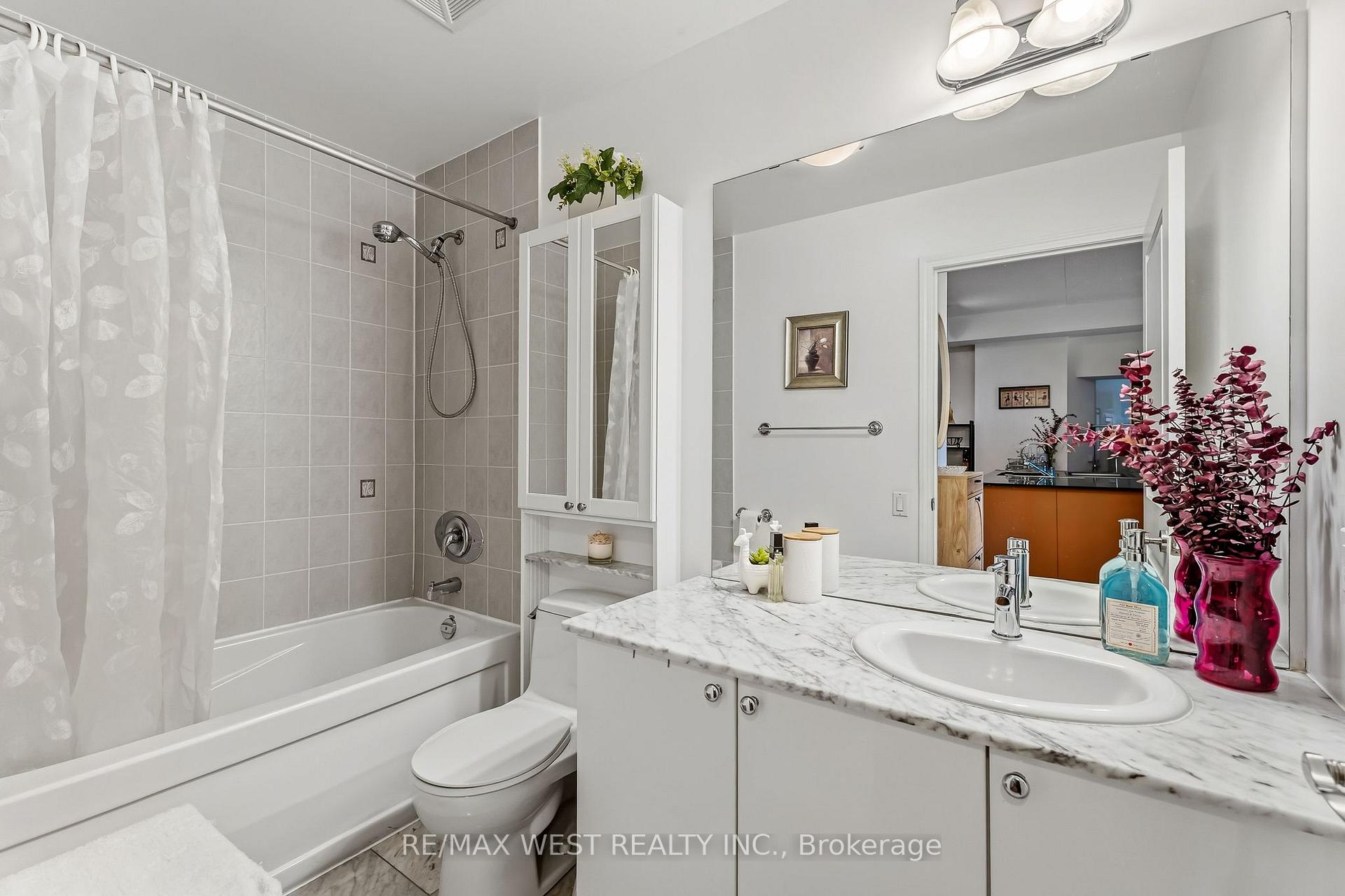 Photo 19 of Unit 402, 4196 Dundas Street W, Etobicoke, Edenbridge-Humber Valley — HOMEH