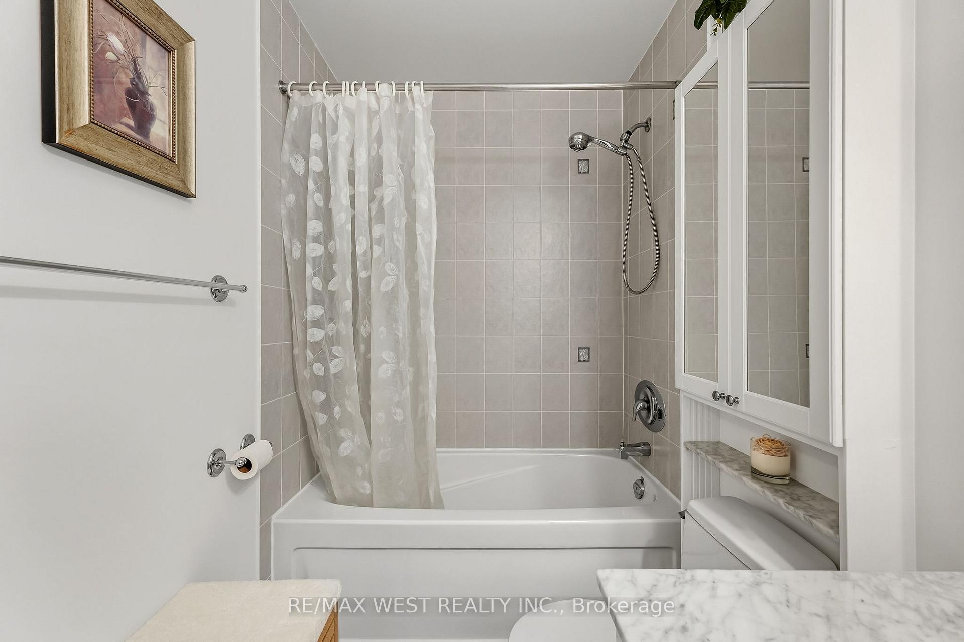 Photo 20 of Unit 402, 4196 Dundas Street W, Etobicoke, Edenbridge-Humber Valley — HOMEH