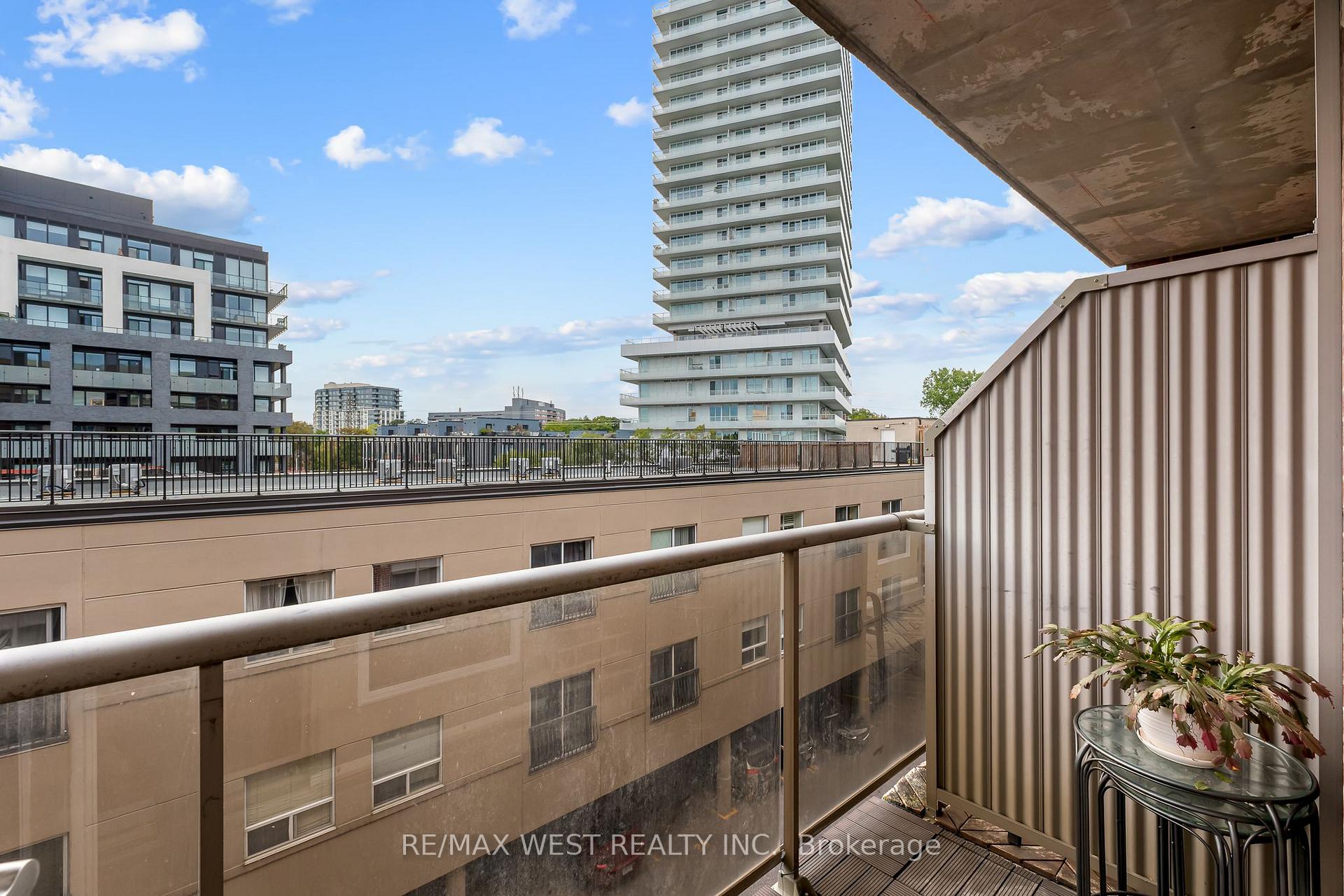 Photo 22 of Unit 402, 4196 Dundas Street W, Etobicoke, Edenbridge-Humber Valley — HOMEH