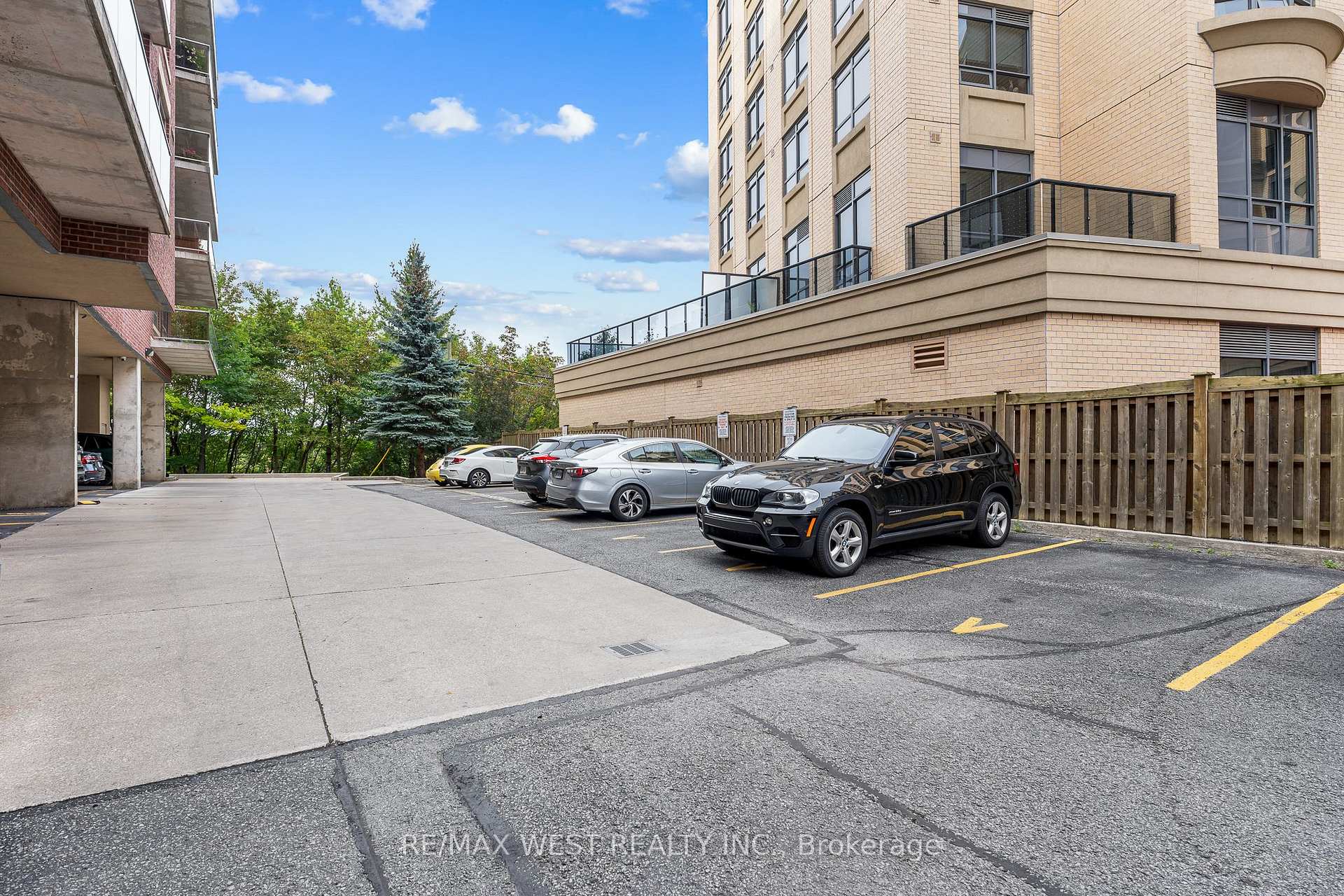 Photo 36 of Unit 402, 4196 Dundas Street W, Etobicoke, Edenbridge-Humber Valley — HOMEH