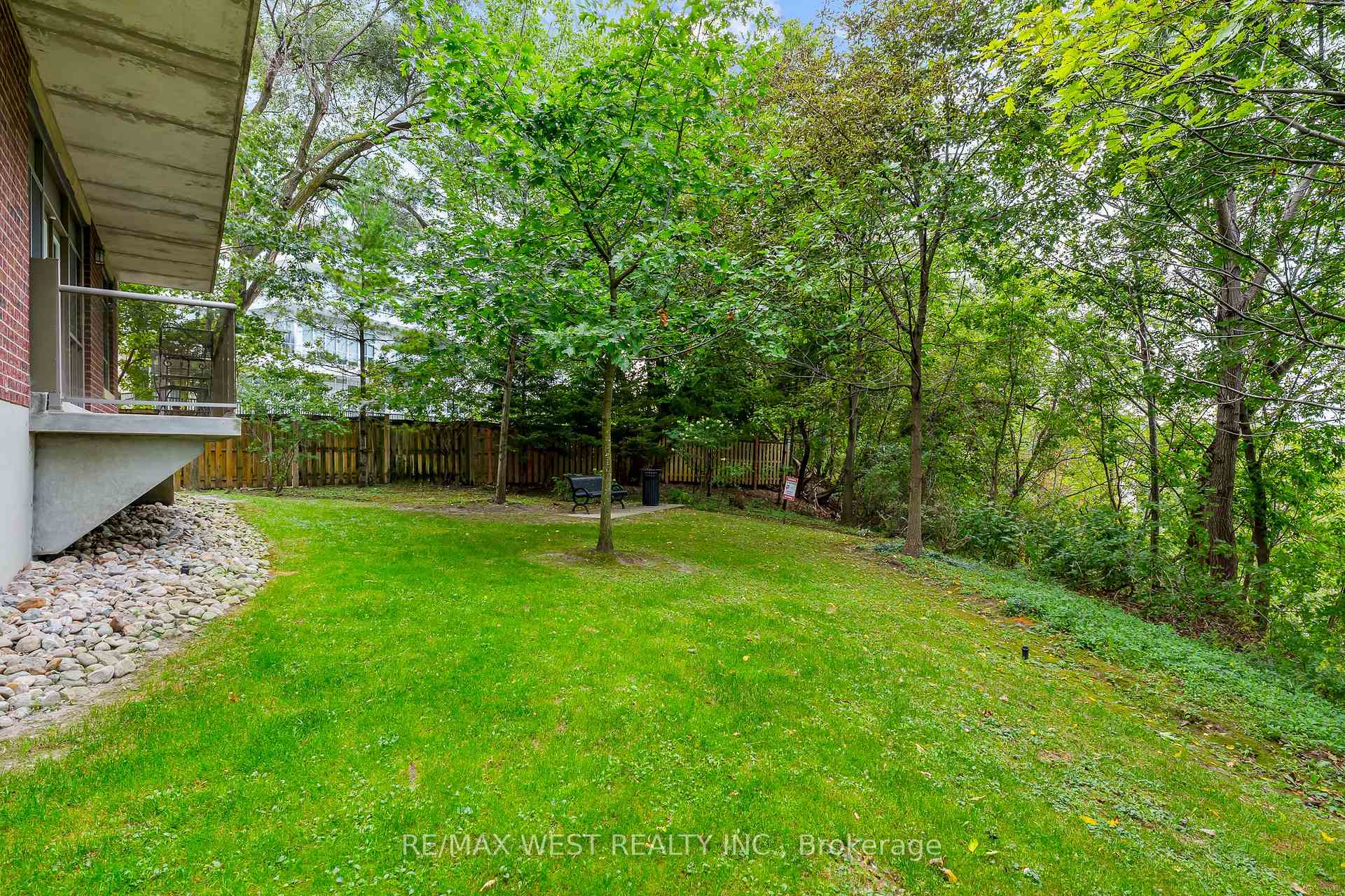 Photo 37 of Unit 402, 4196 Dundas Street W, Etobicoke, Edenbridge-Humber Valley — HOMEH