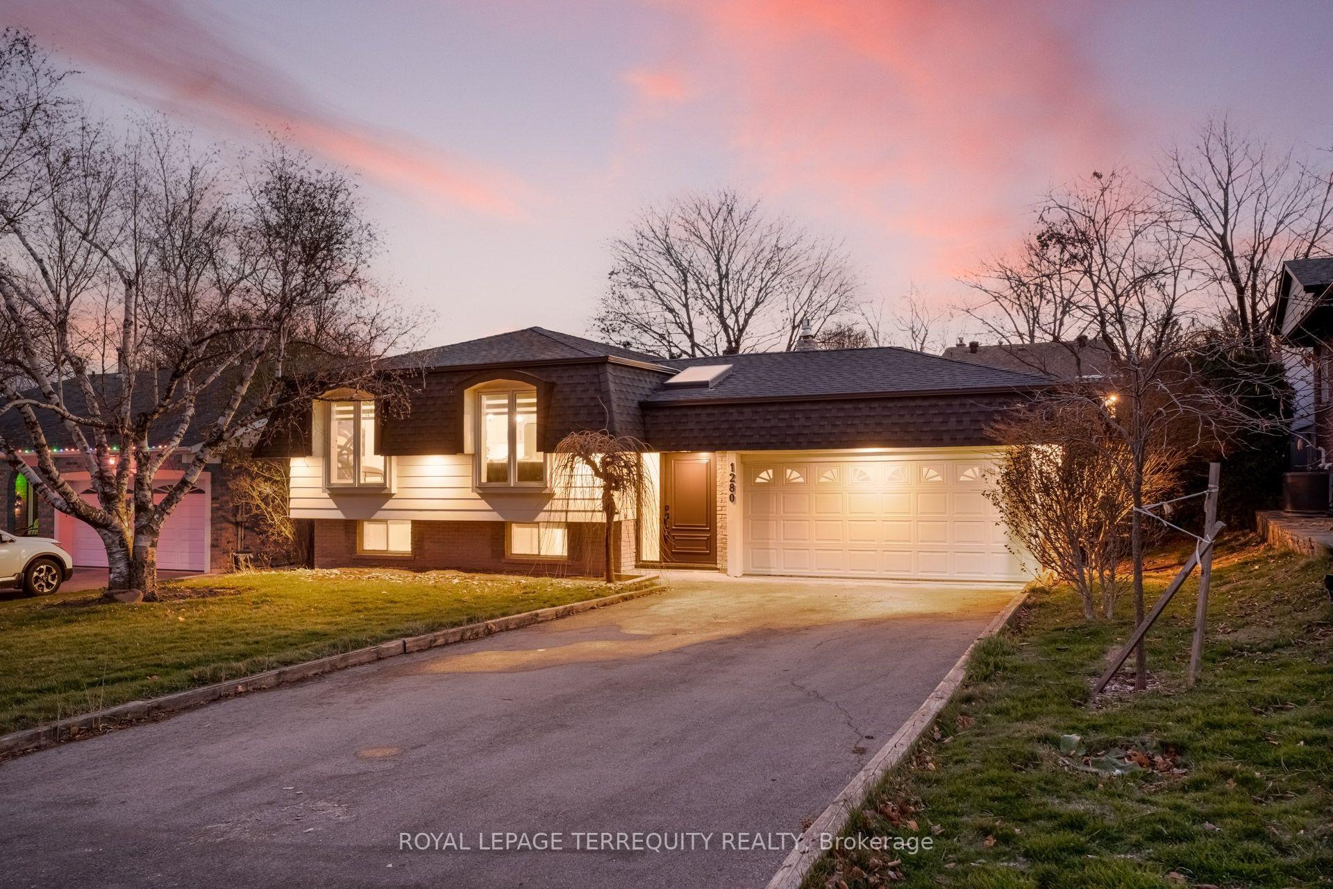 Photo 2 of 1280 Hart Crescent, Oakville, Falgarwood — HOMEH