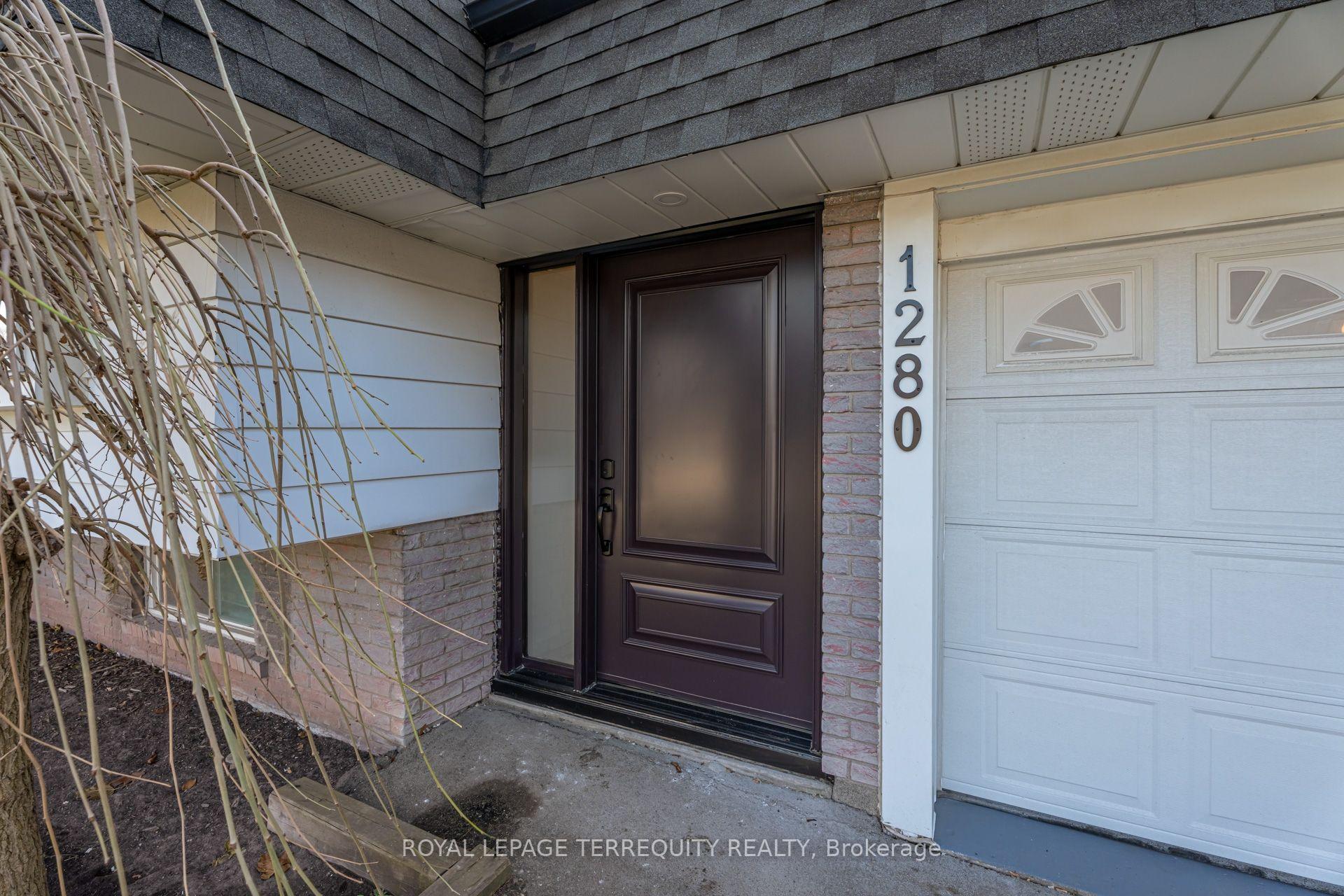 Photo 5 of 1280 Hart Crescent, Oakville, Falgarwood — HOMEH