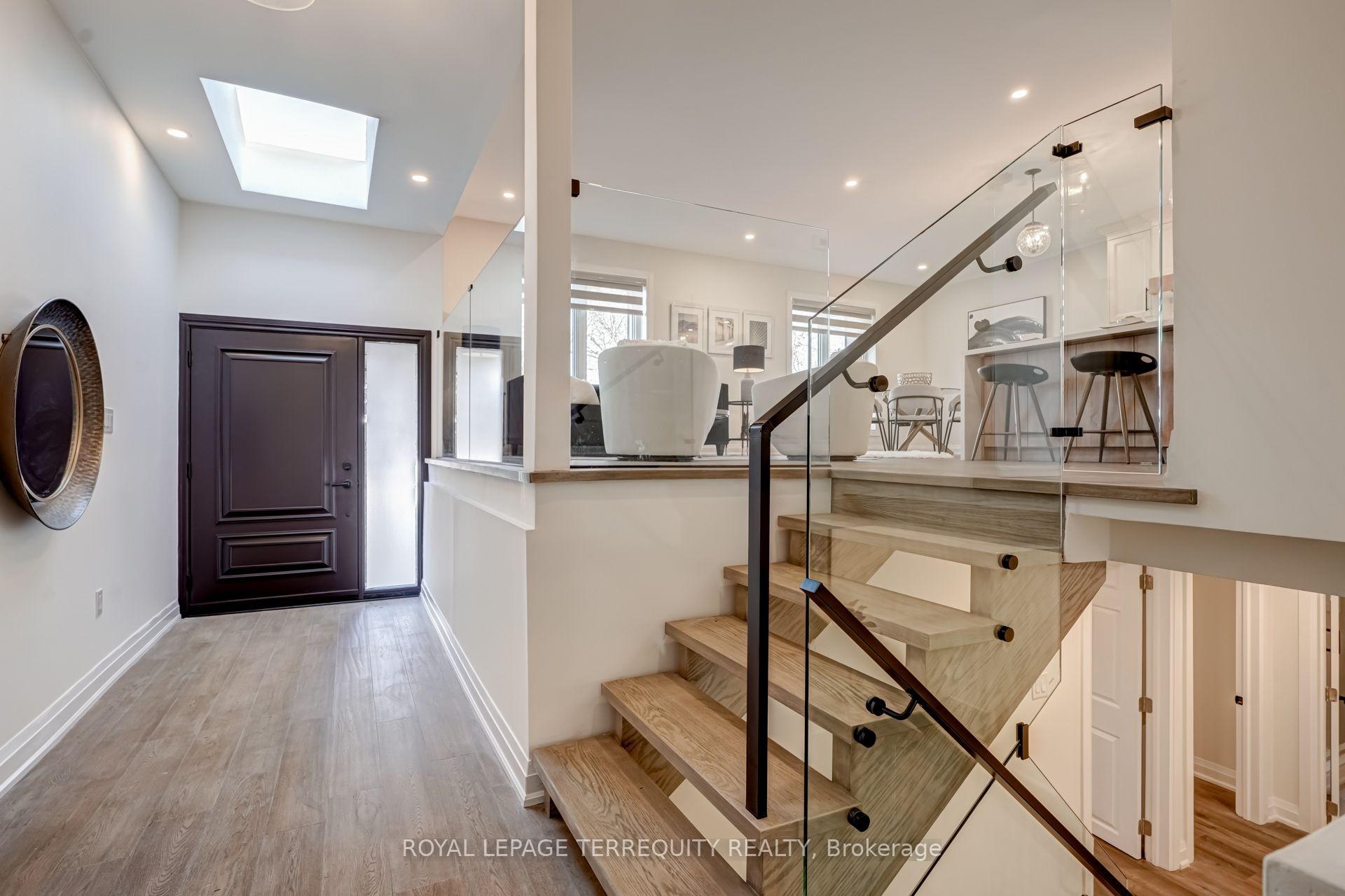 Photo 7 of 1280 Hart Crescent, Oakville, Falgarwood — HOMEH