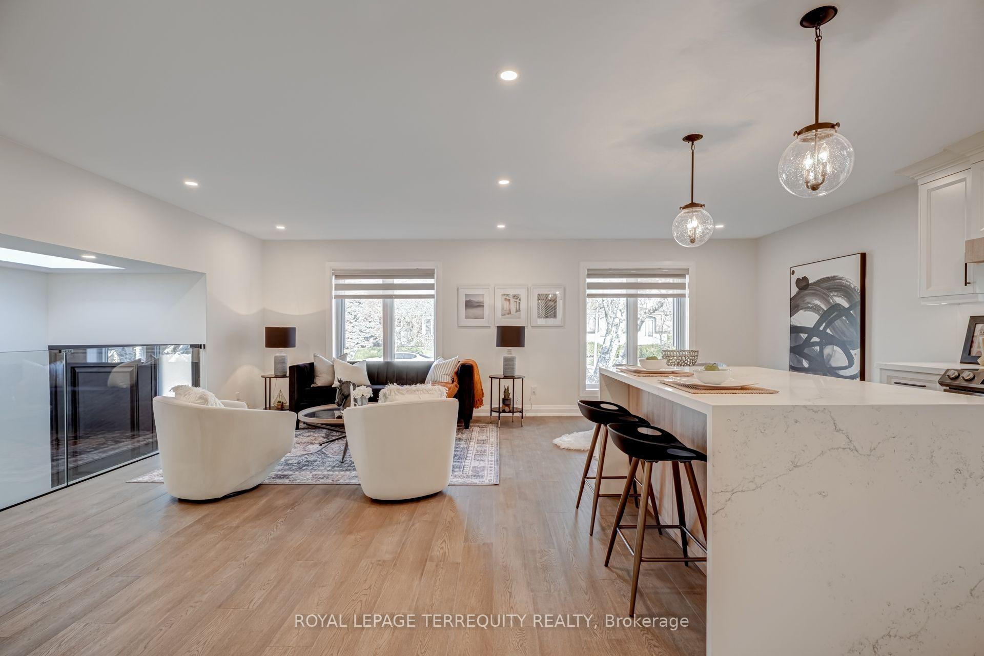 Photo 8 of 1280 Hart Crescent, Oakville, Falgarwood — HOMEH