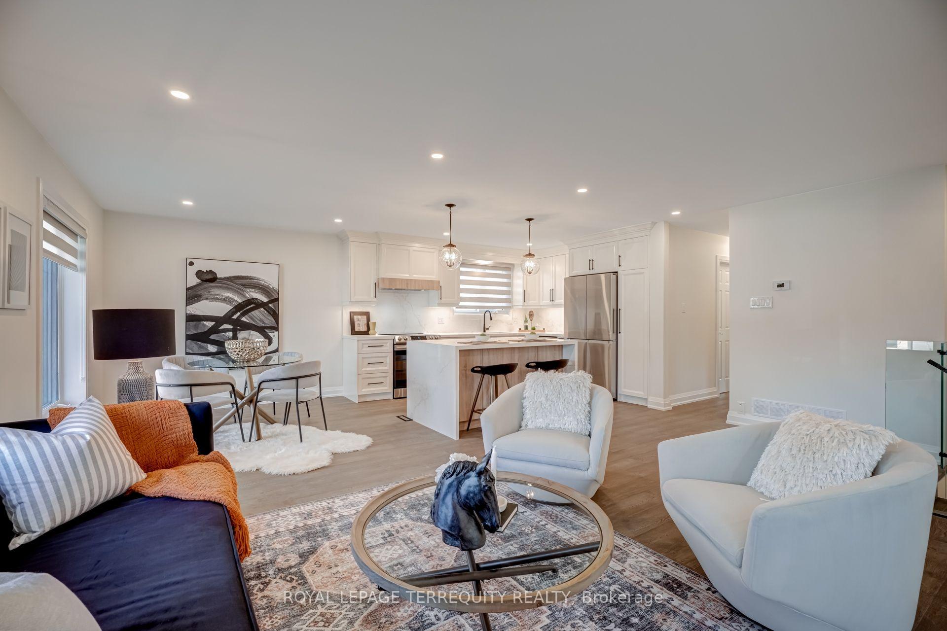 Photo 11 of 1280 Hart Crescent, Oakville, Falgarwood — HOMEH