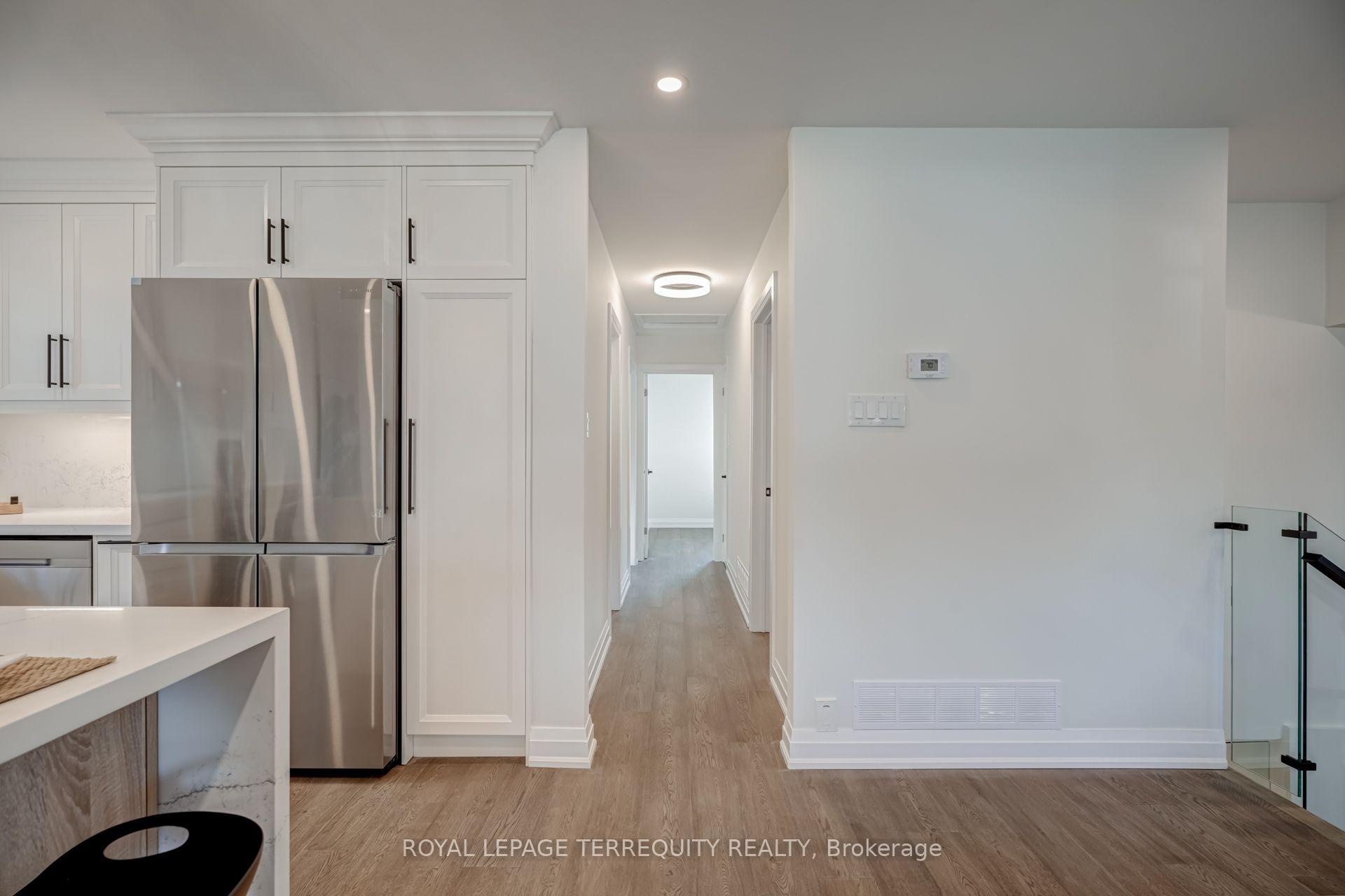 Photo 13 of 1280 Hart Crescent, Oakville, Falgarwood — HOMEH