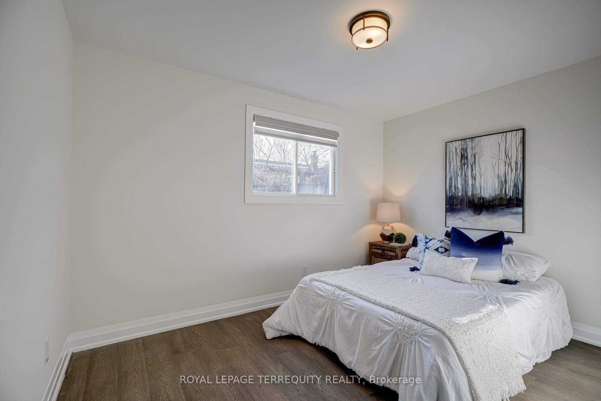 Photo 14 of 1280 Hart Crescent, Oakville, Falgarwood — HOMEH