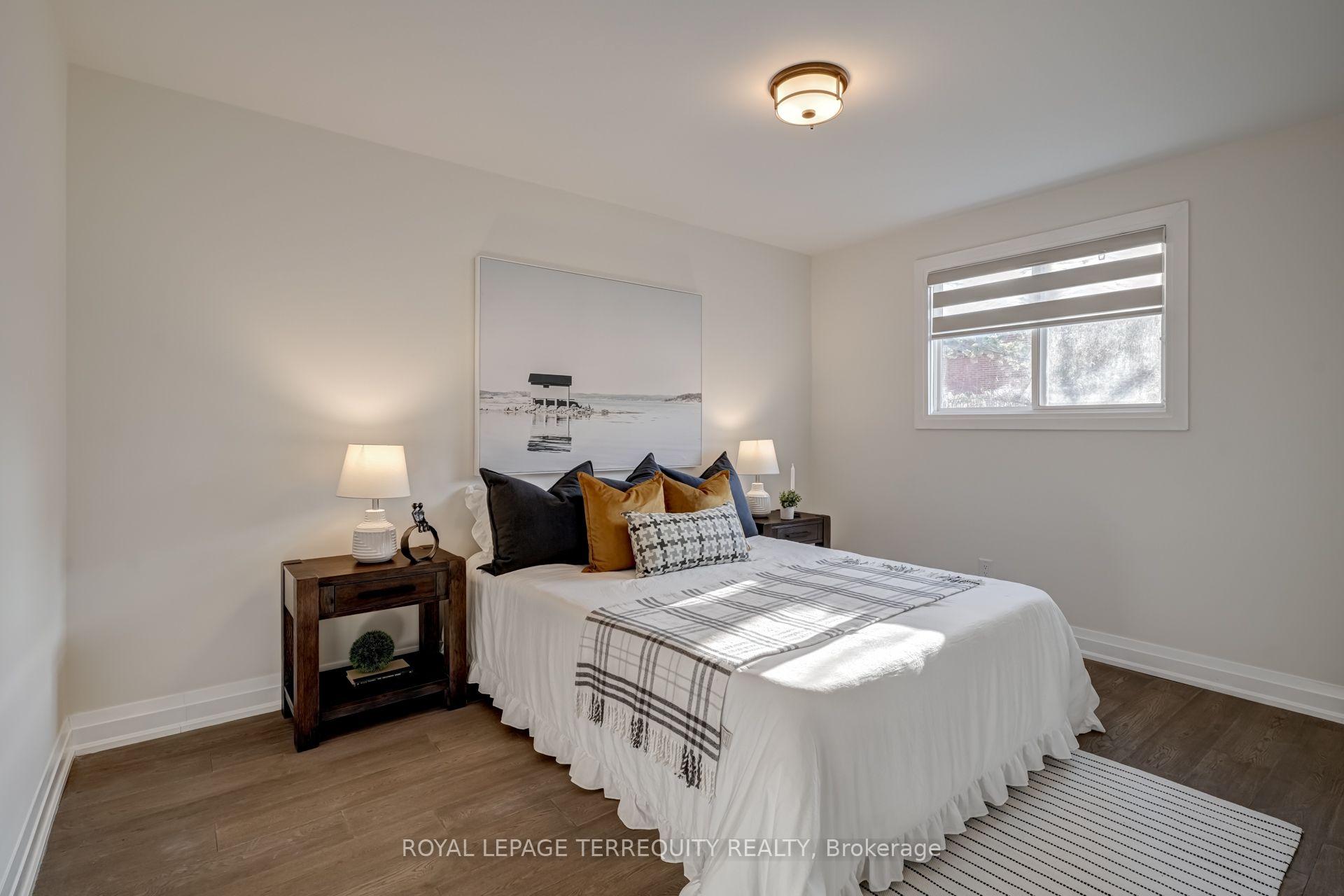 Photo 15 of 1280 Hart Crescent, Oakville, Falgarwood — HOMEH