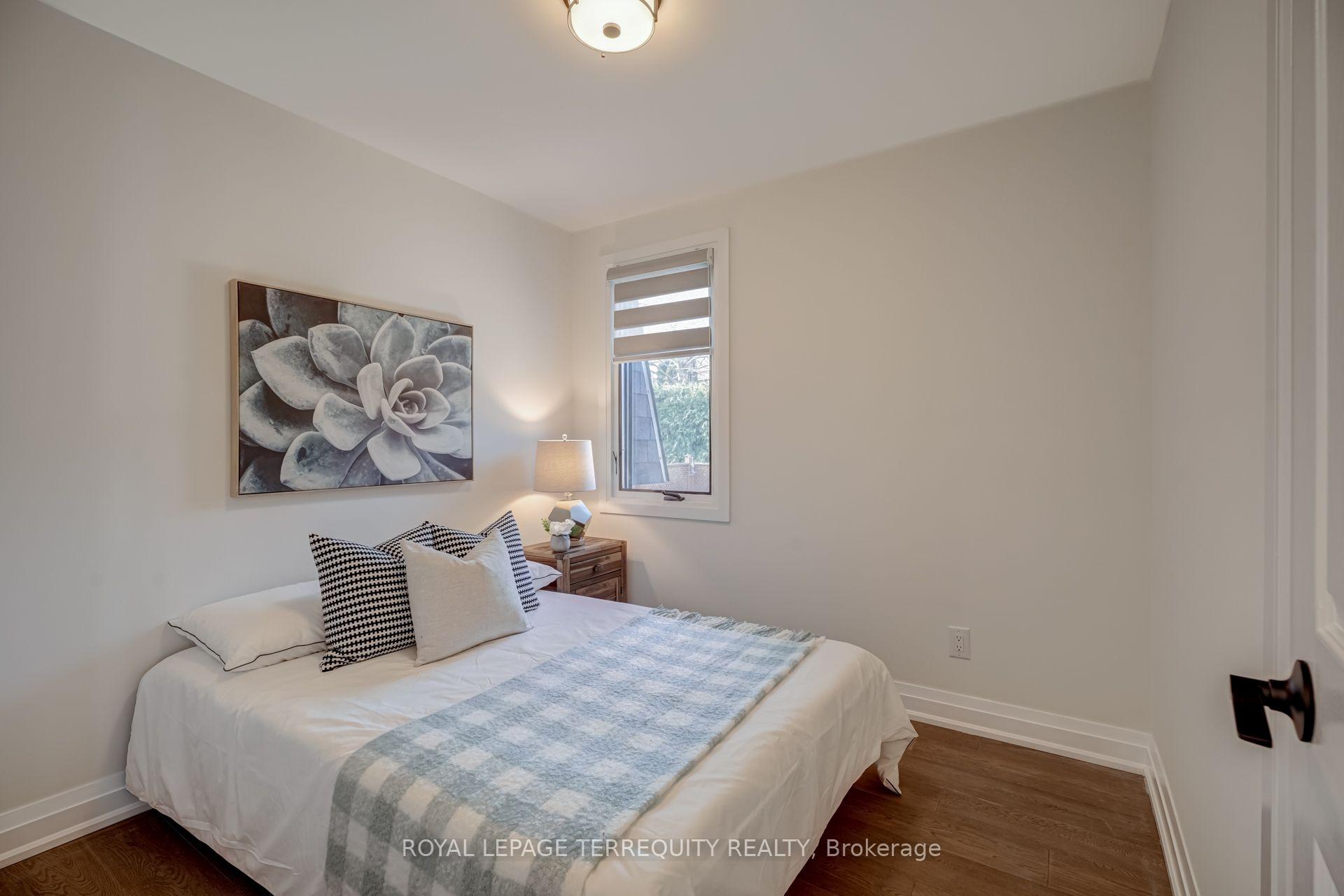 Photo 16 of 1280 Hart Crescent, Oakville, Falgarwood — HOMEH
