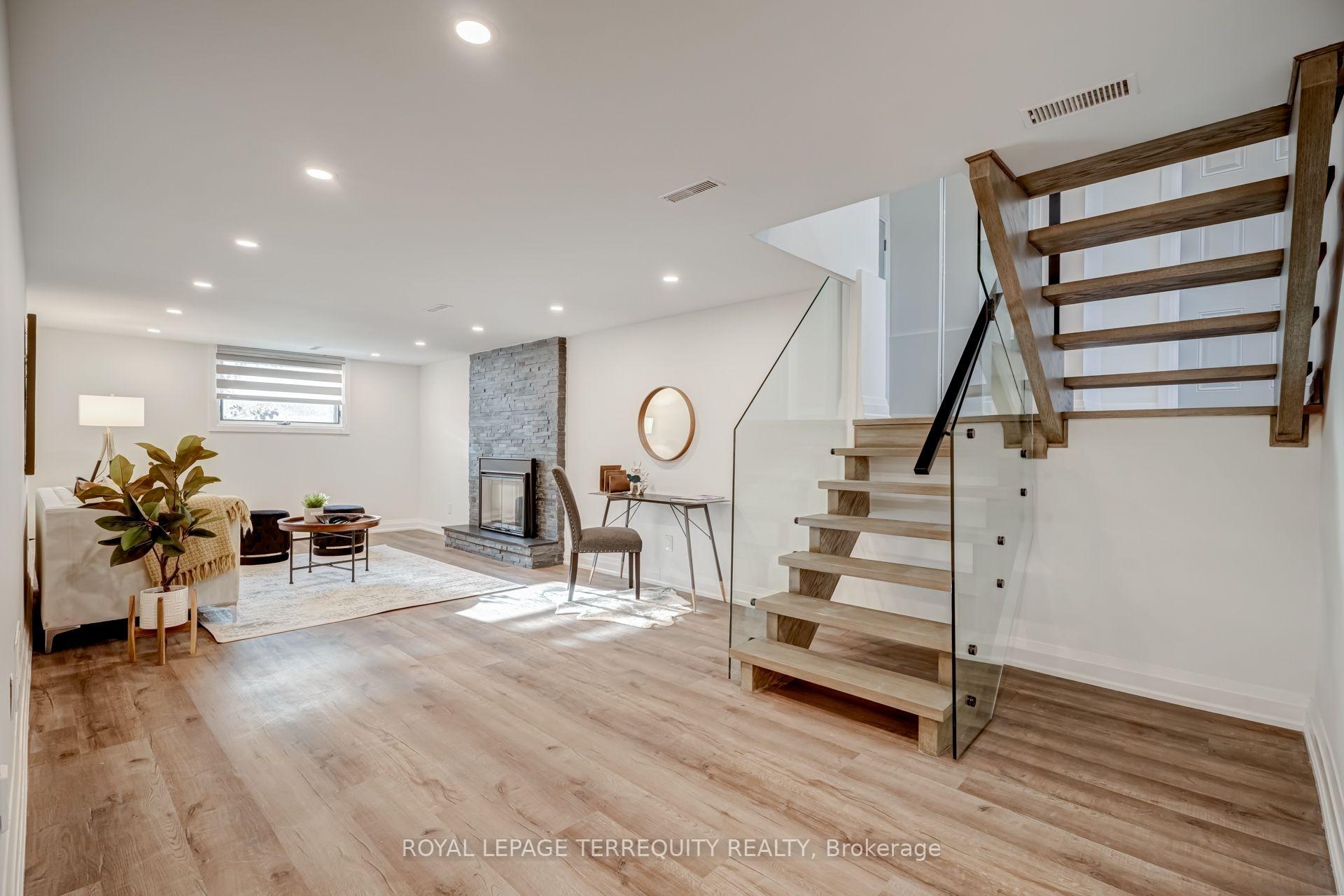 Photo 19 of 1280 Hart Crescent, Oakville, Falgarwood — HOMEH