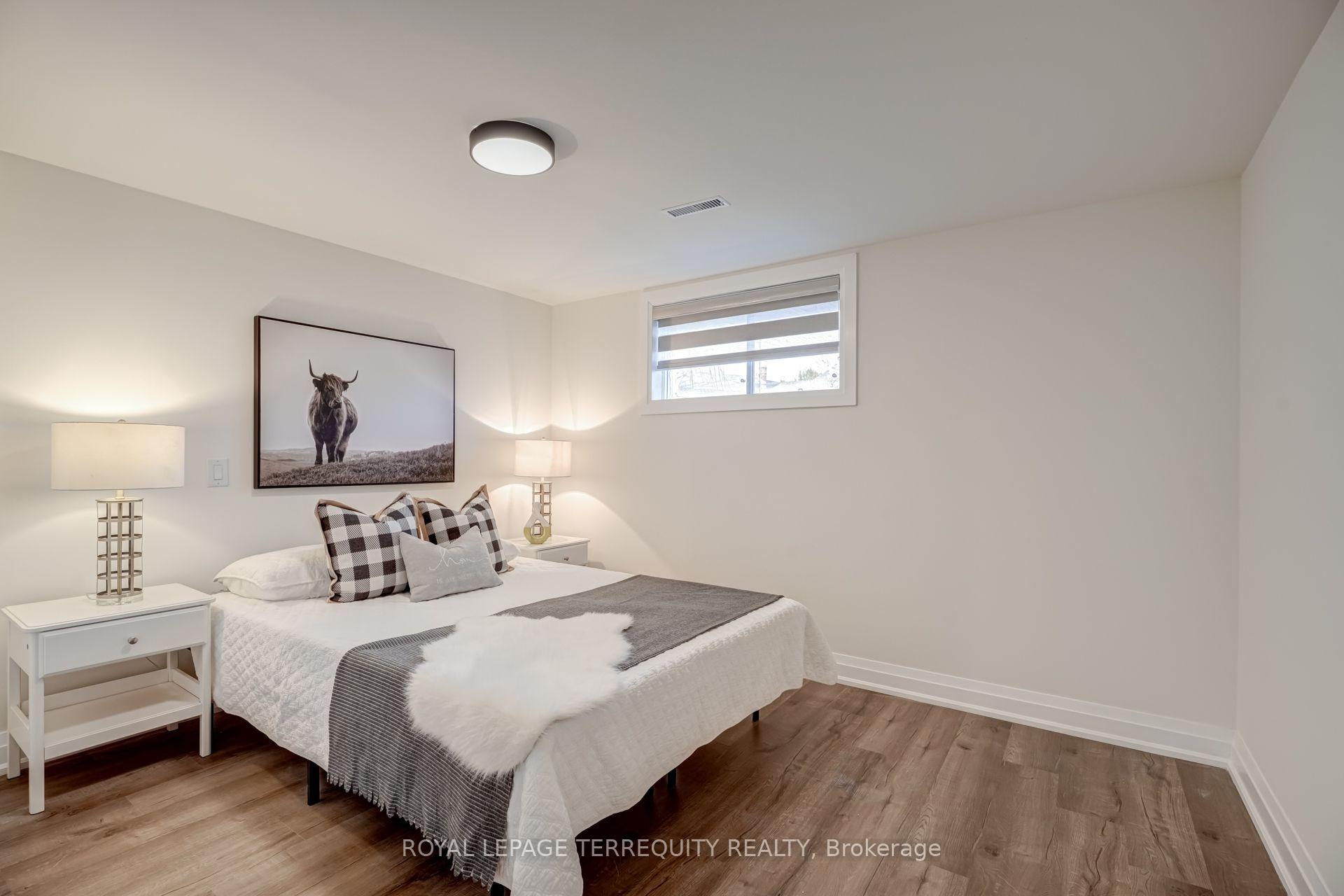 Photo 20 of 1280 Hart Crescent, Oakville, Falgarwood — HOMEH