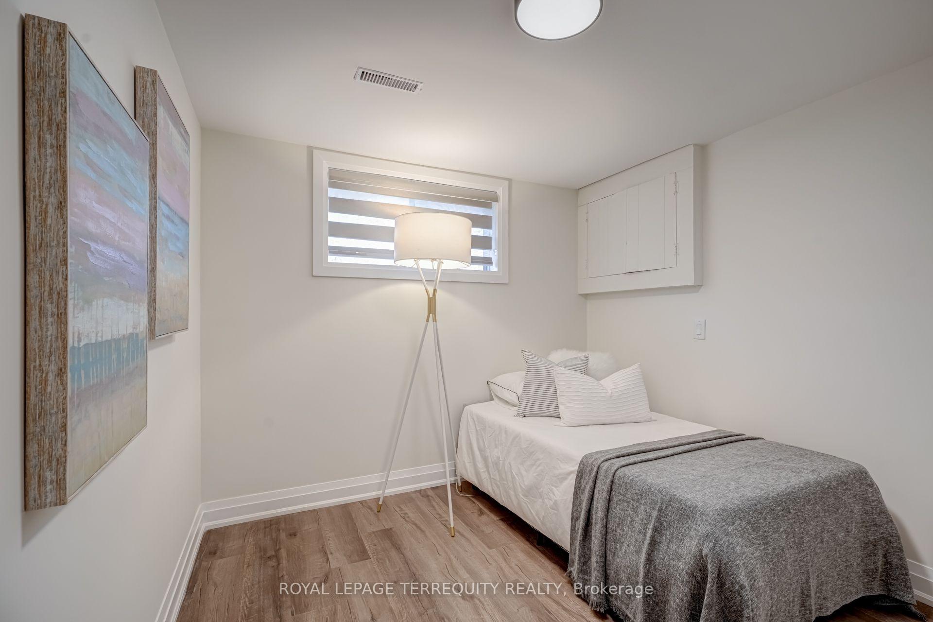Photo 21 of 1280 Hart Crescent, Oakville, Falgarwood — HOMEH