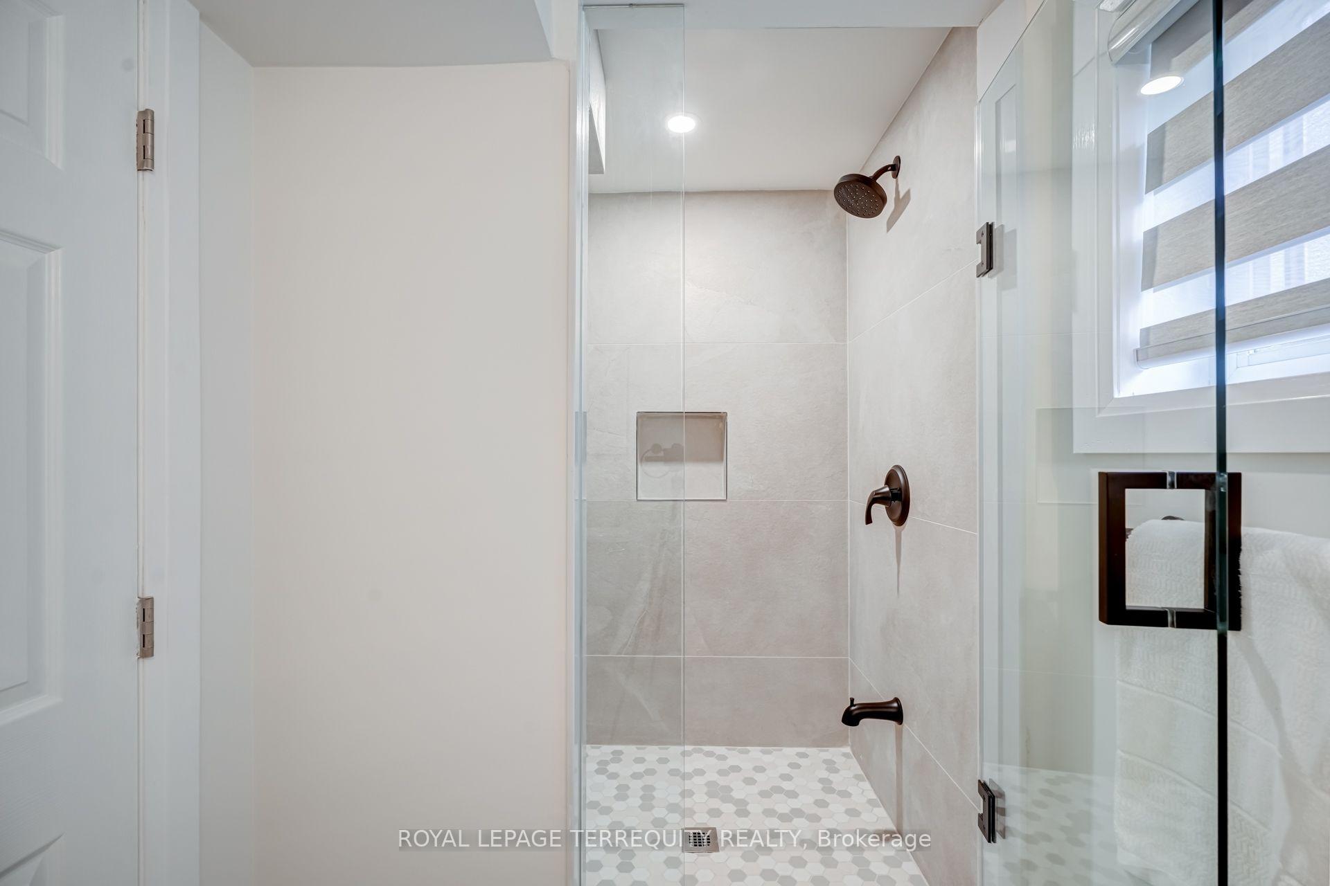 Photo 23 of 1280 Hart Crescent, Oakville, Falgarwood — HOMEH