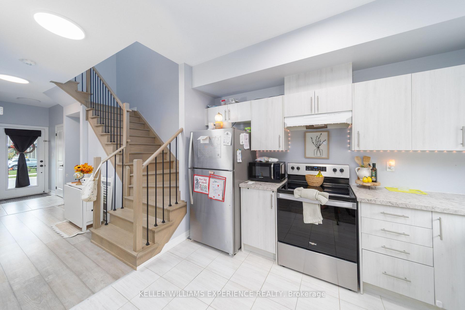 Photo 3 of 77 Gateland Drive, Barrie, Painswick South — HOMEH