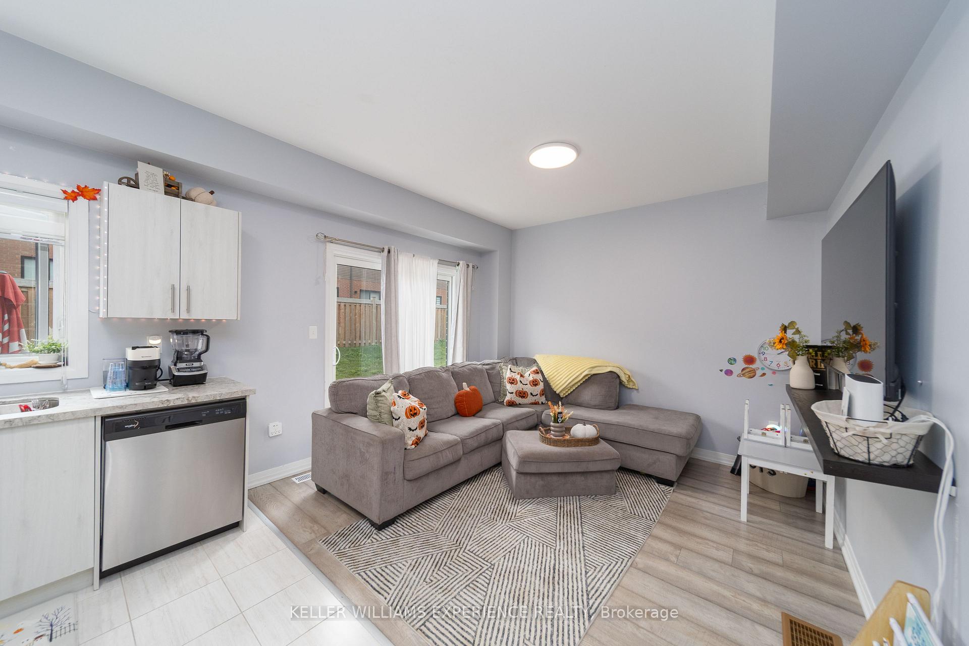 Photo 4 of 77 Gateland Drive, Barrie, Painswick South — HOMEH