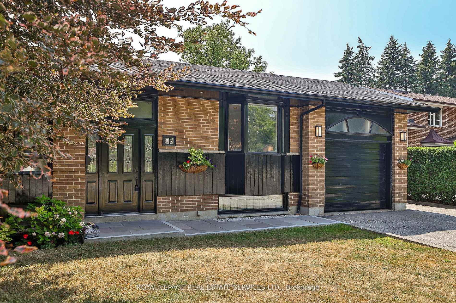 Photo 2 of 45 Doonaree Drive, North York, Parkwoods-Donalda — HOMEH