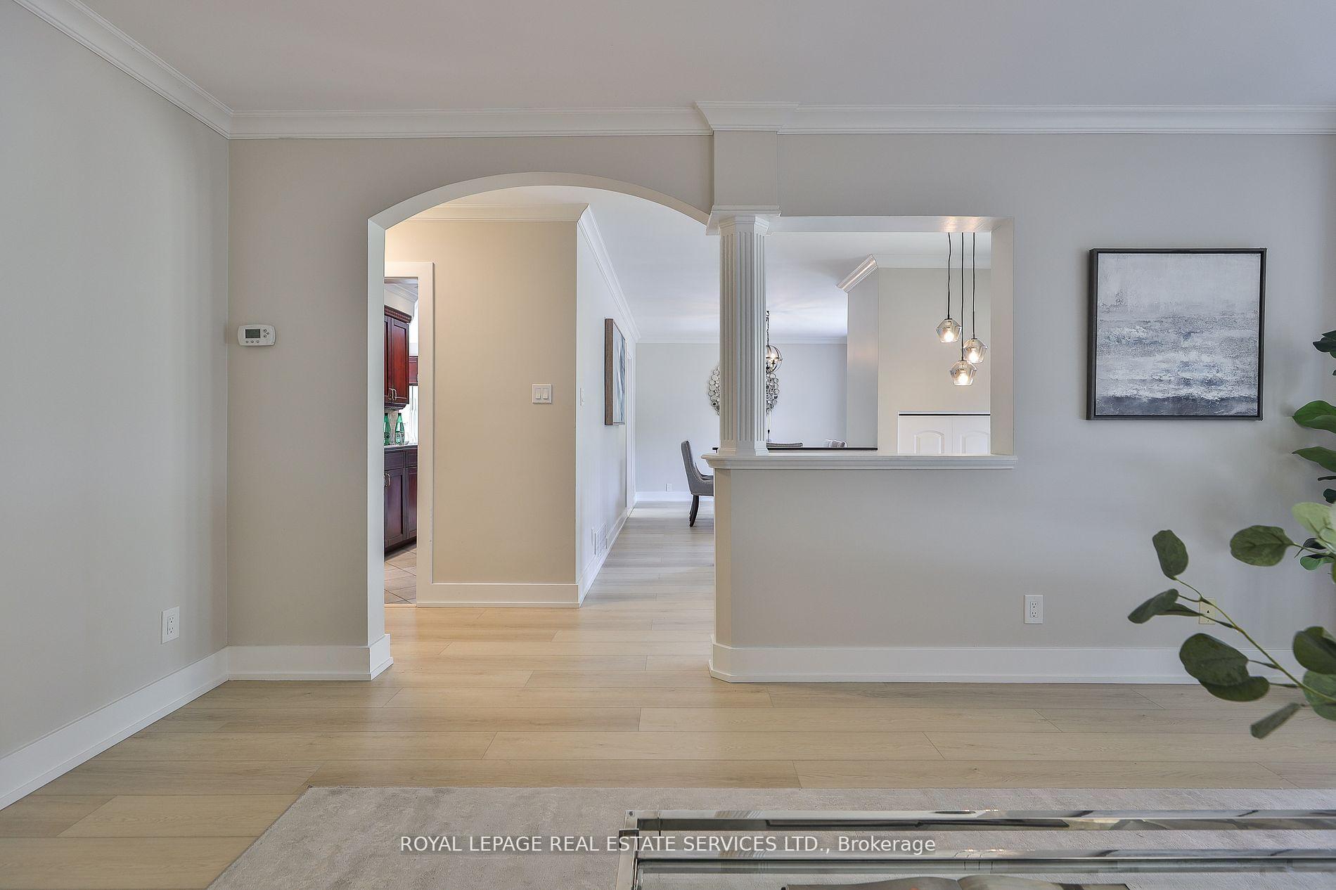 Photo 8 of 45 Doonaree Drive, North York, Parkwoods-Donalda — HOMEH