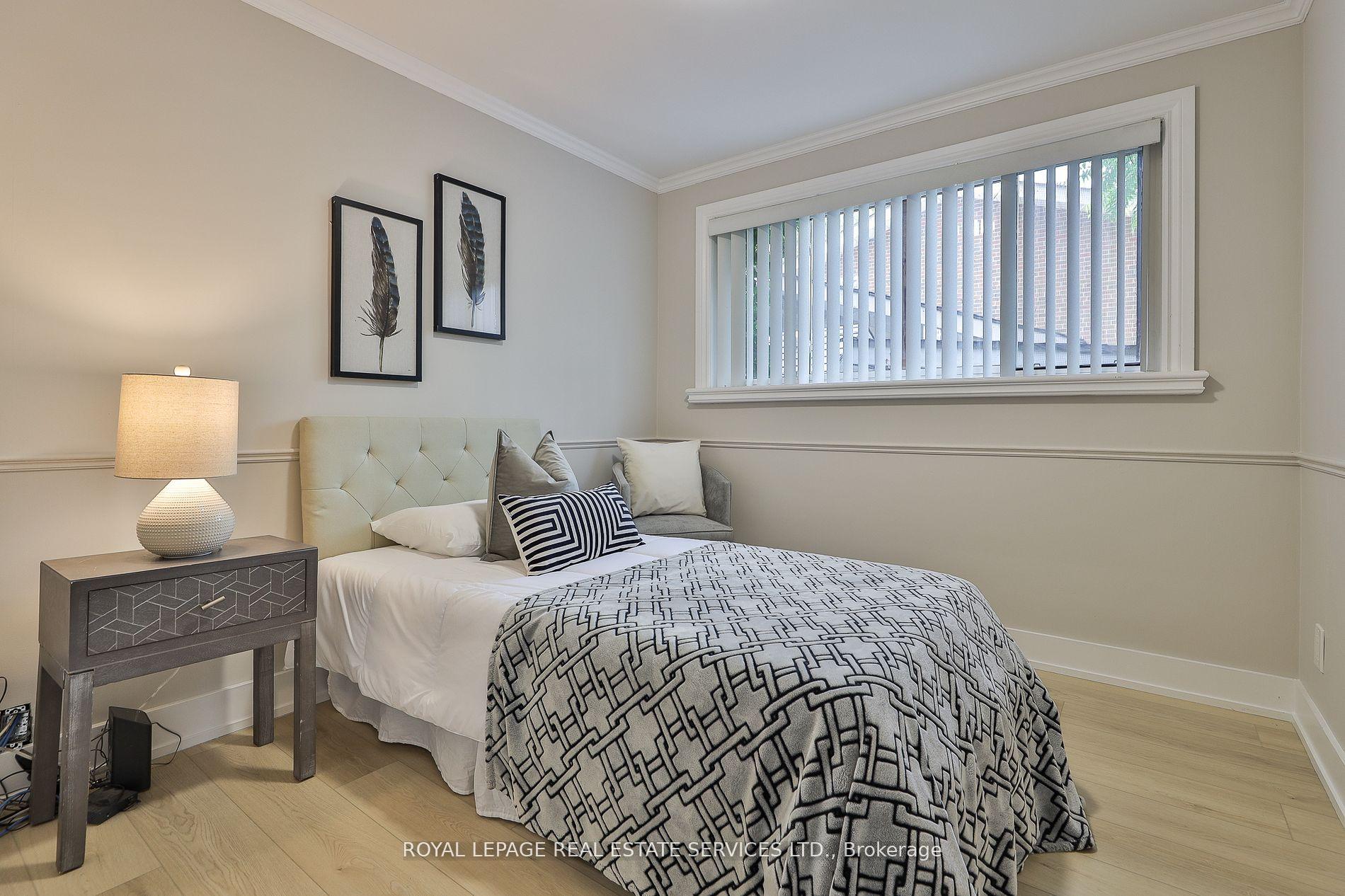 Photo 10 of 45 Doonaree Drive, North York, Parkwoods-Donalda — HOMEH
