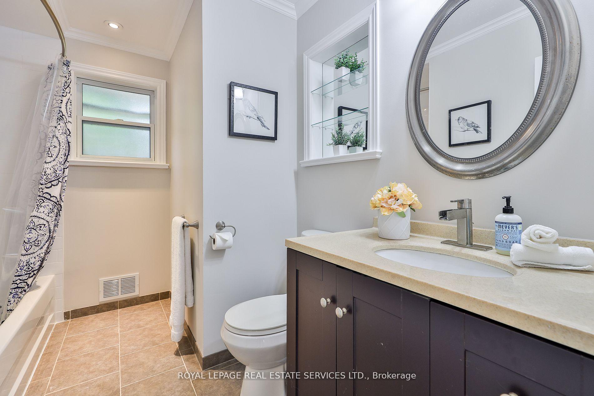 Photo 16 of 45 Doonaree Drive, North York, Parkwoods-Donalda — HOMEH
