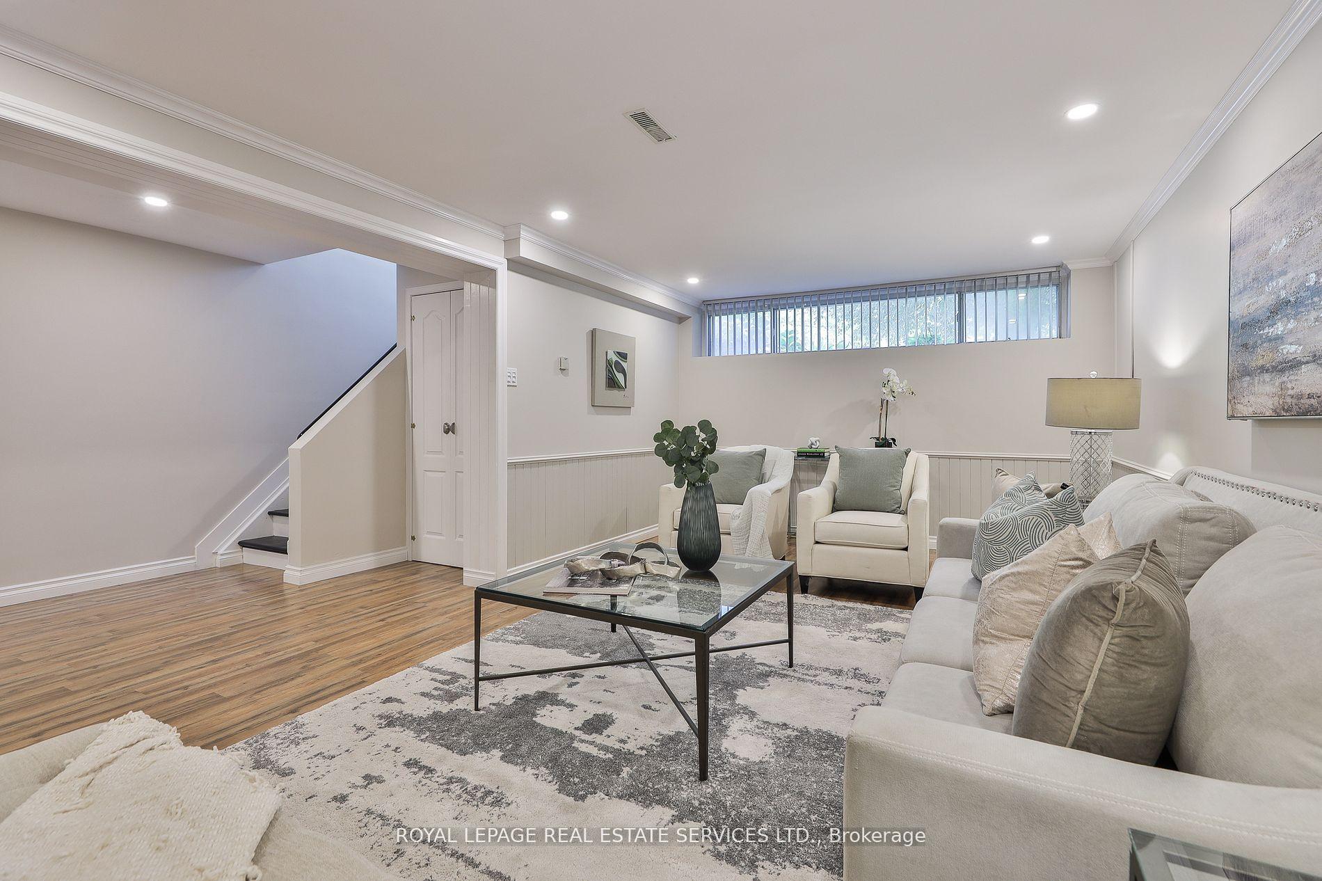 Photo 21 of 45 Doonaree Drive, North York, Parkwoods-Donalda — HOMEH