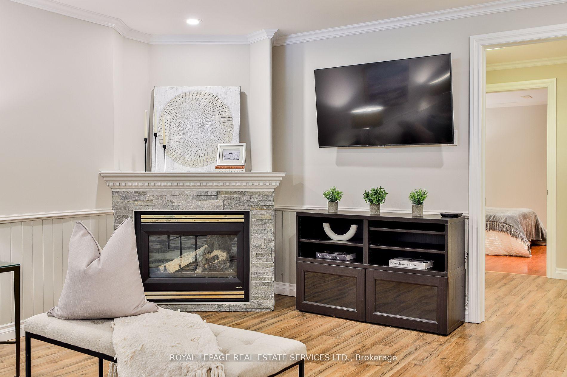 Photo 23 of 45 Doonaree Drive, North York, Parkwoods-Donalda — HOMEH