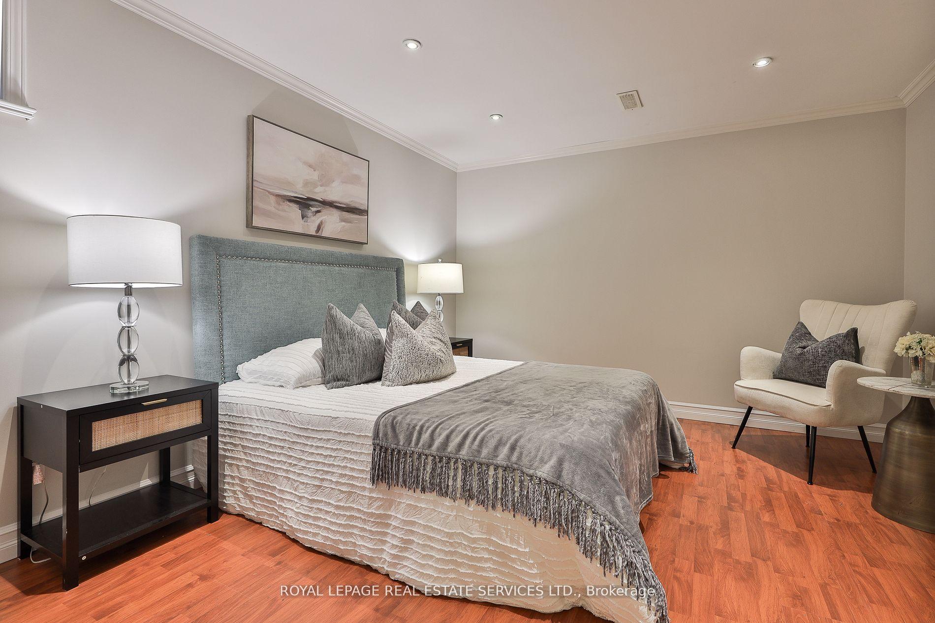 Photo 25 of 45 Doonaree Drive, North York, Parkwoods-Donalda — HOMEH