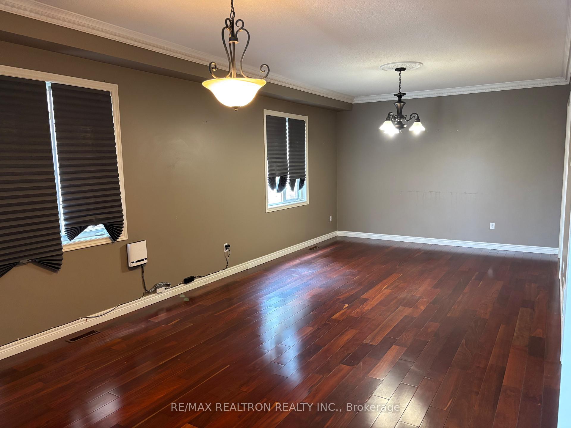 Photo 5 of 298 Thornhill Woods Drive, Vaughan, Patterson — HOMEH