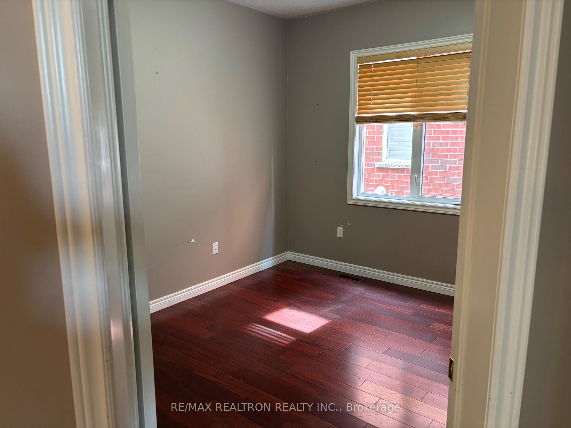 Photo 6 of 298 Thornhill Woods Drive, Vaughan, Patterson — HOMEH