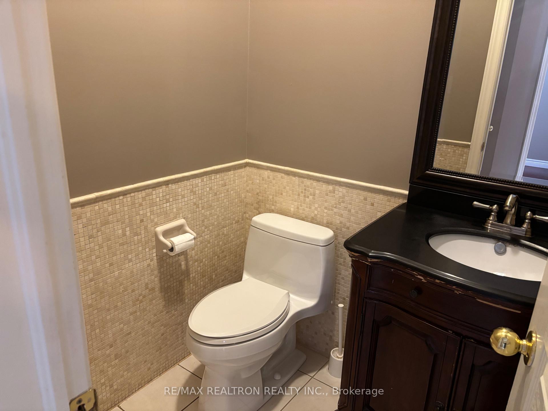 Photo 7 of 298 Thornhill Woods Drive, Vaughan, Patterson — HOMEH