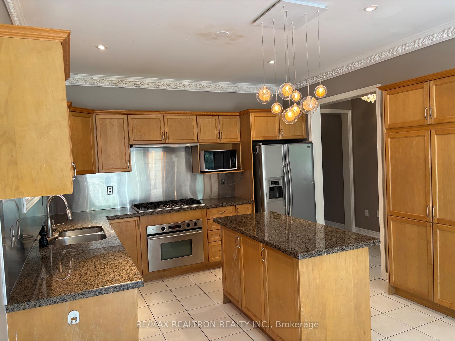 Photo 9 of 298 Thornhill Woods Drive, Vaughan, Patterson — HOMEH