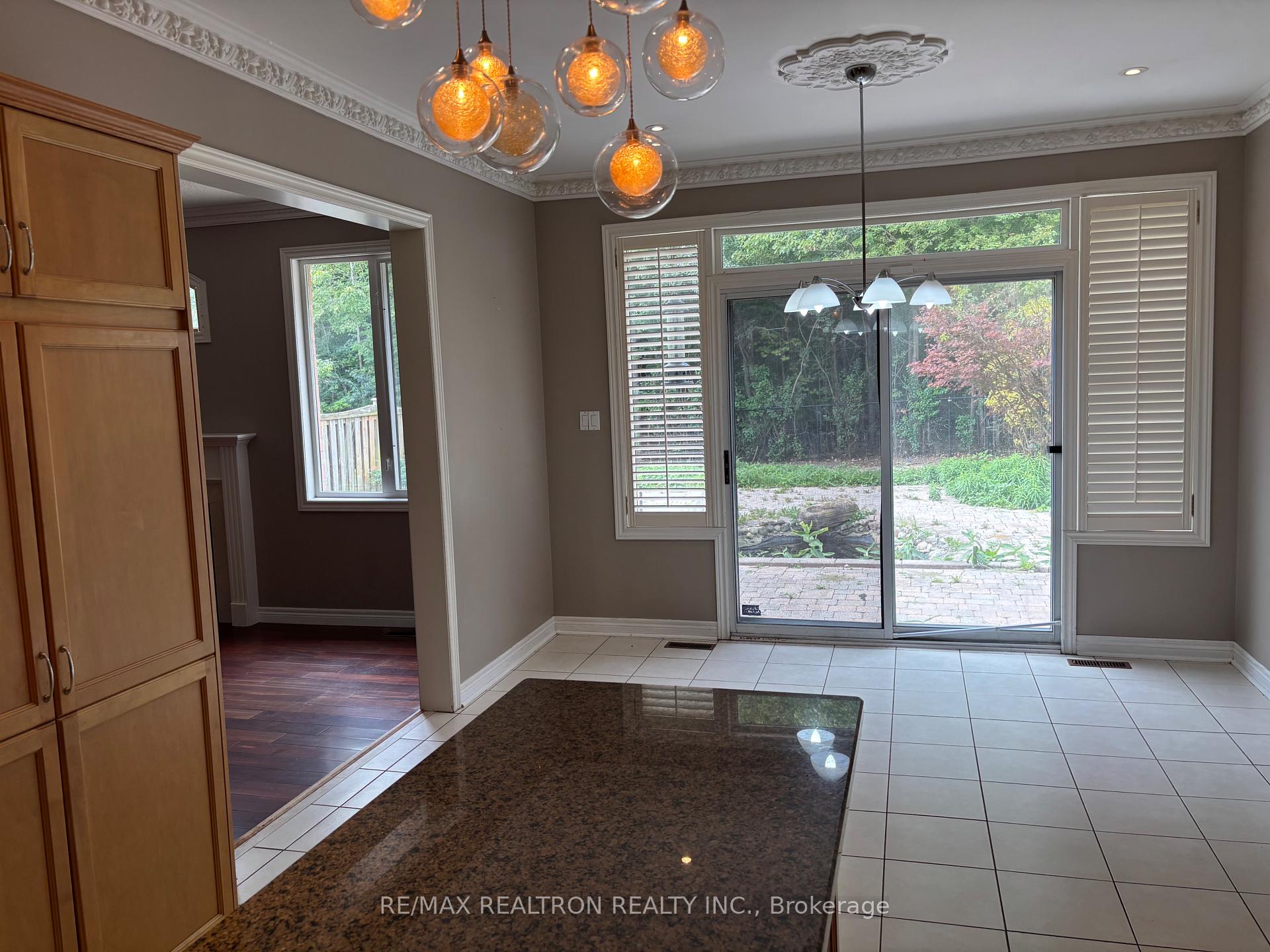 Photo 10 of 298 Thornhill Woods Drive, Vaughan, Patterson — HOMEH