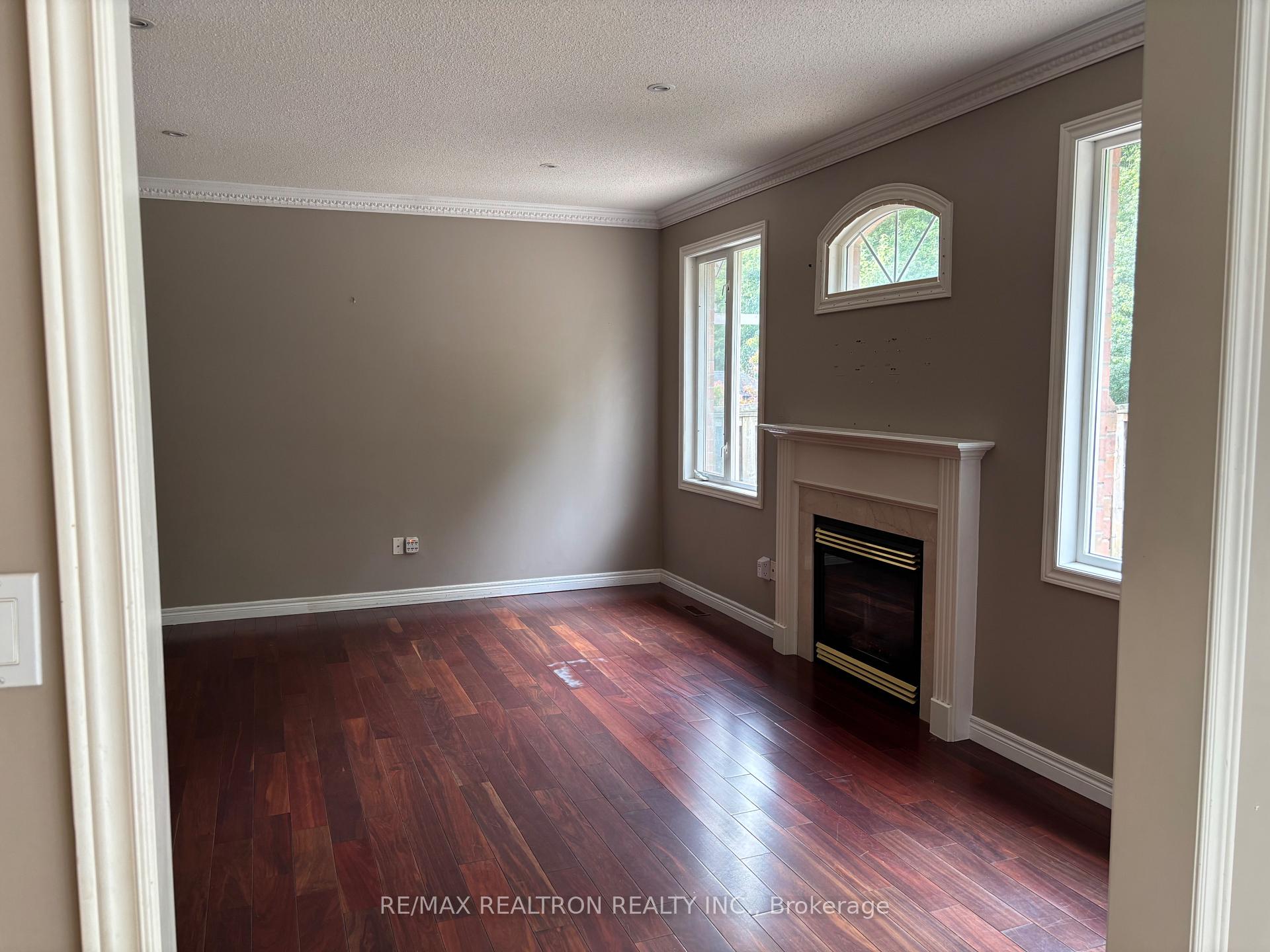 Photo 12 of 298 Thornhill Woods Drive, Vaughan, Patterson — HOMEH