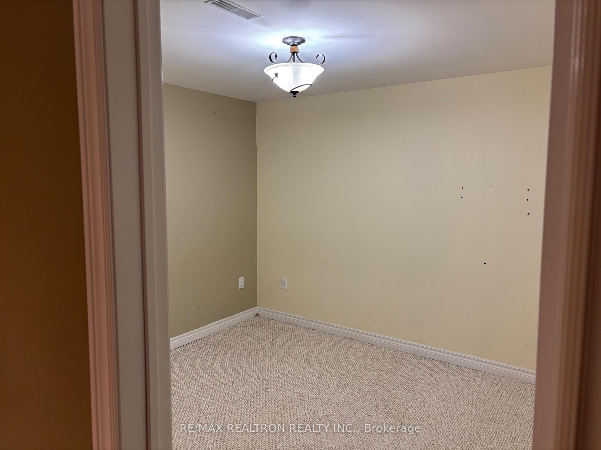 Photo 16 of 298 Thornhill Woods Drive, Vaughan, Patterson — HOMEH