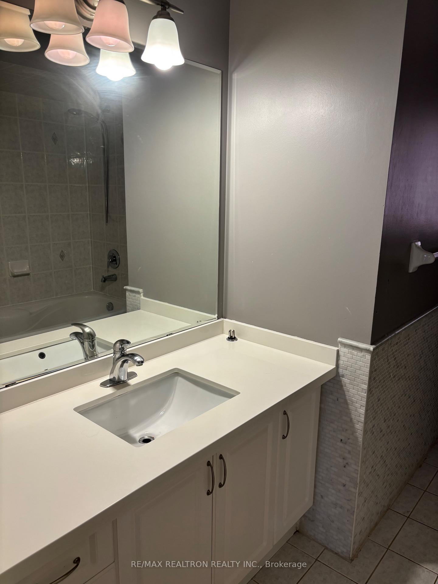Photo 24 of 298 Thornhill Woods Drive, Vaughan, Patterson — HOMEH