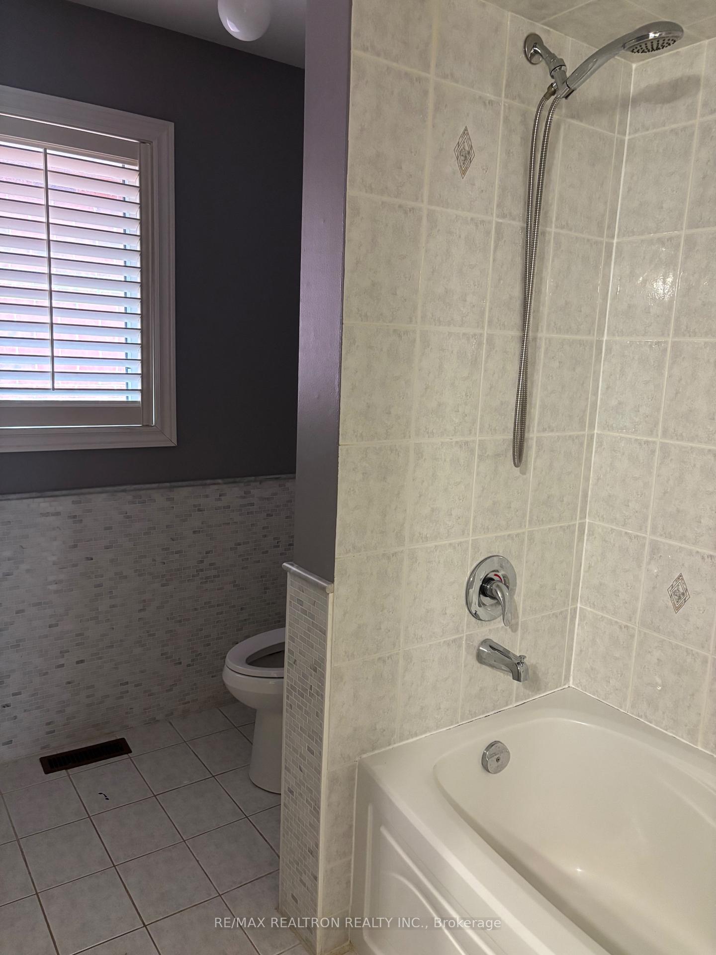 Photo 25 of 298 Thornhill Woods Drive, Vaughan, Patterson — HOMEH