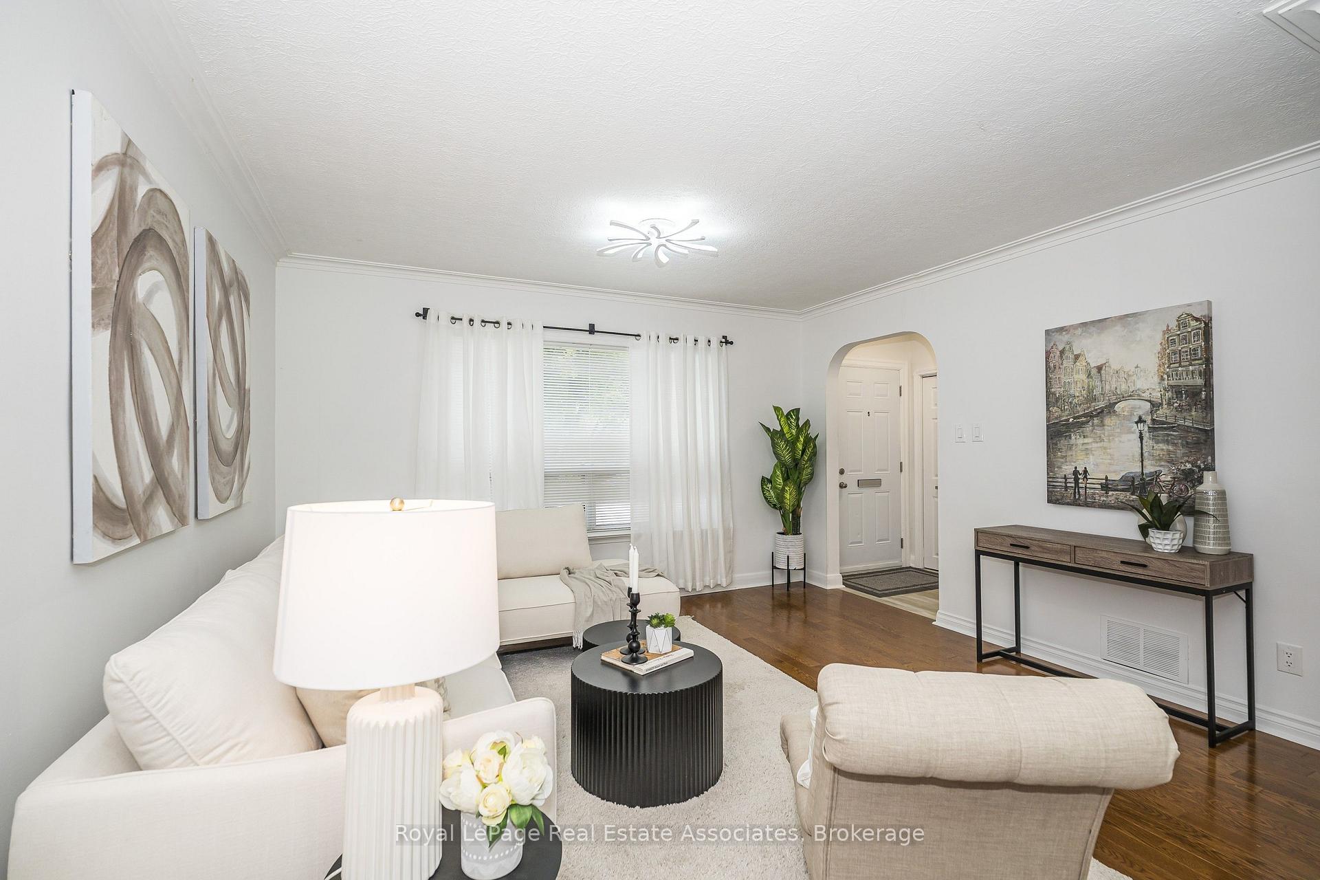 Photo 6 of 22 Maple Avenue N, Mississauga, Port Credit — HOMEH