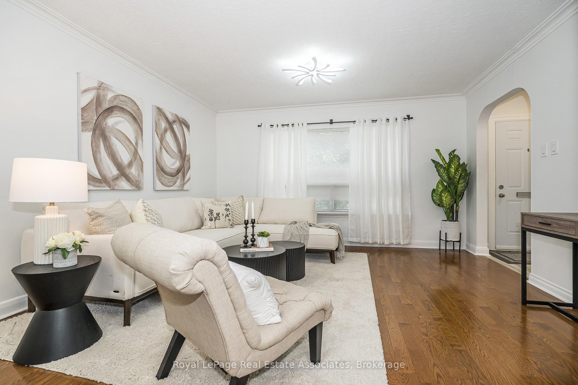Photo 7 of 22 Maple Avenue N, Mississauga, Port Credit — HOMEH