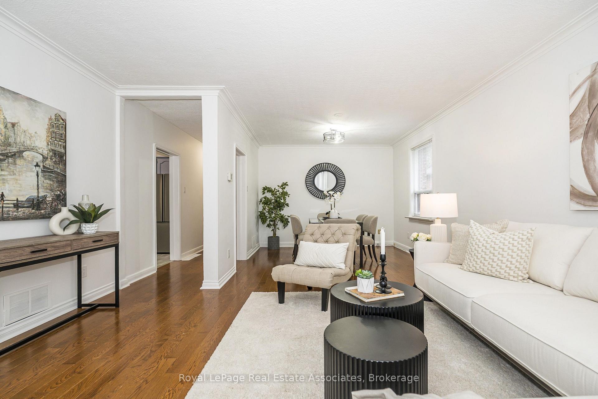 Photo 9 of 22 Maple Avenue N, Mississauga, Port Credit — HOMEH