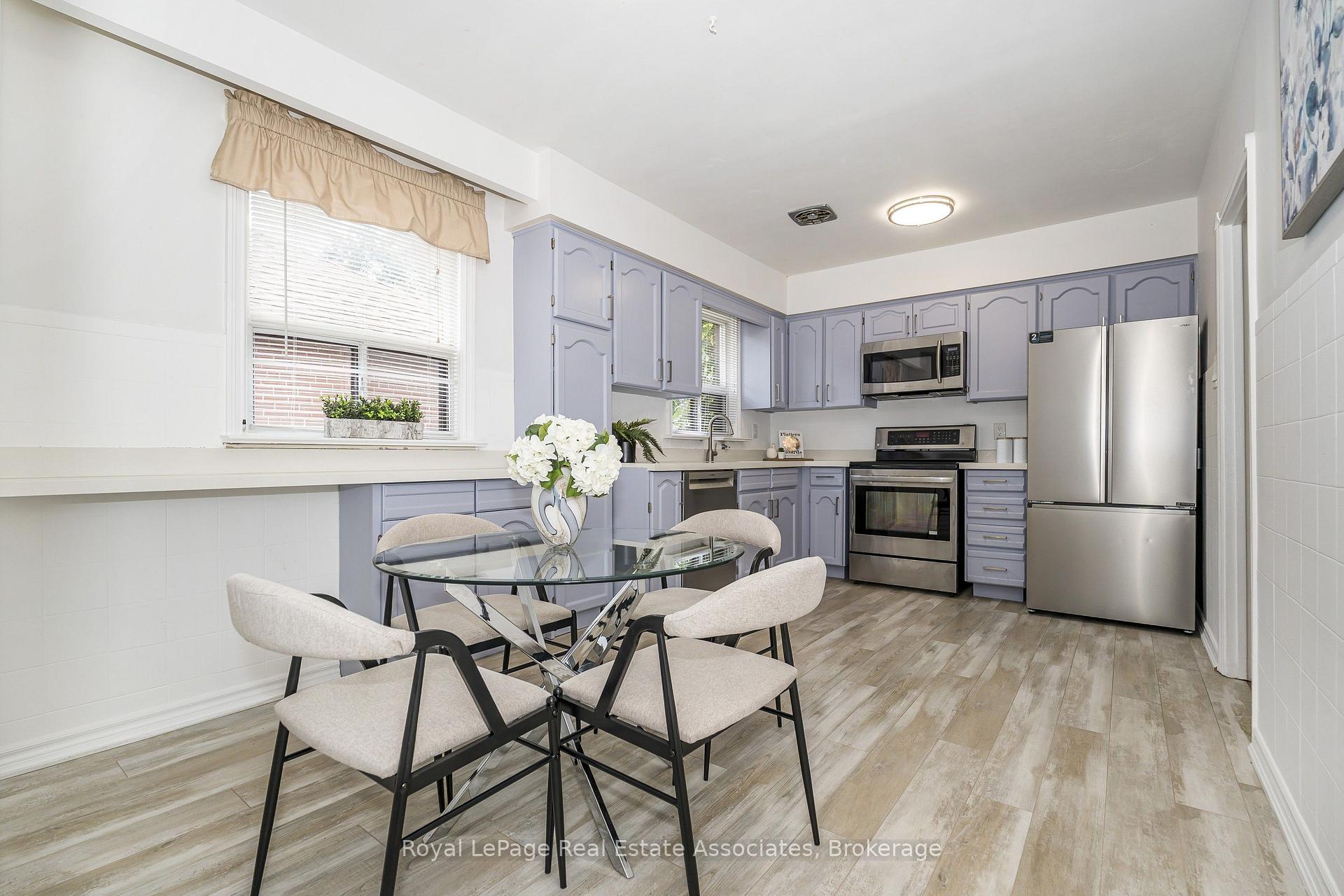 Photo 13 of 22 Maple Avenue N, Mississauga, Port Credit — HOMEH