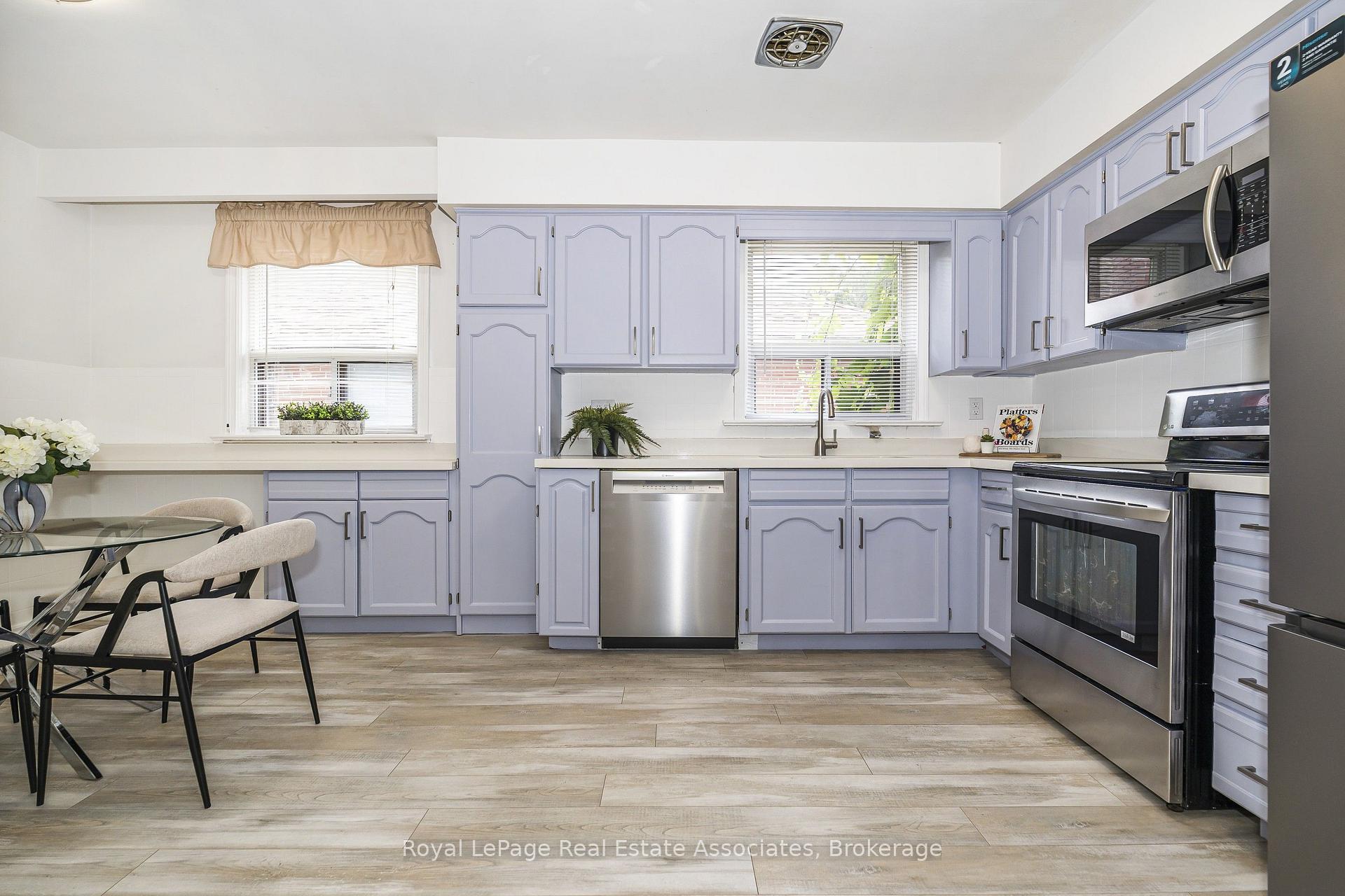 Photo 14 of 22 Maple Avenue N, Mississauga, Port Credit — HOMEH