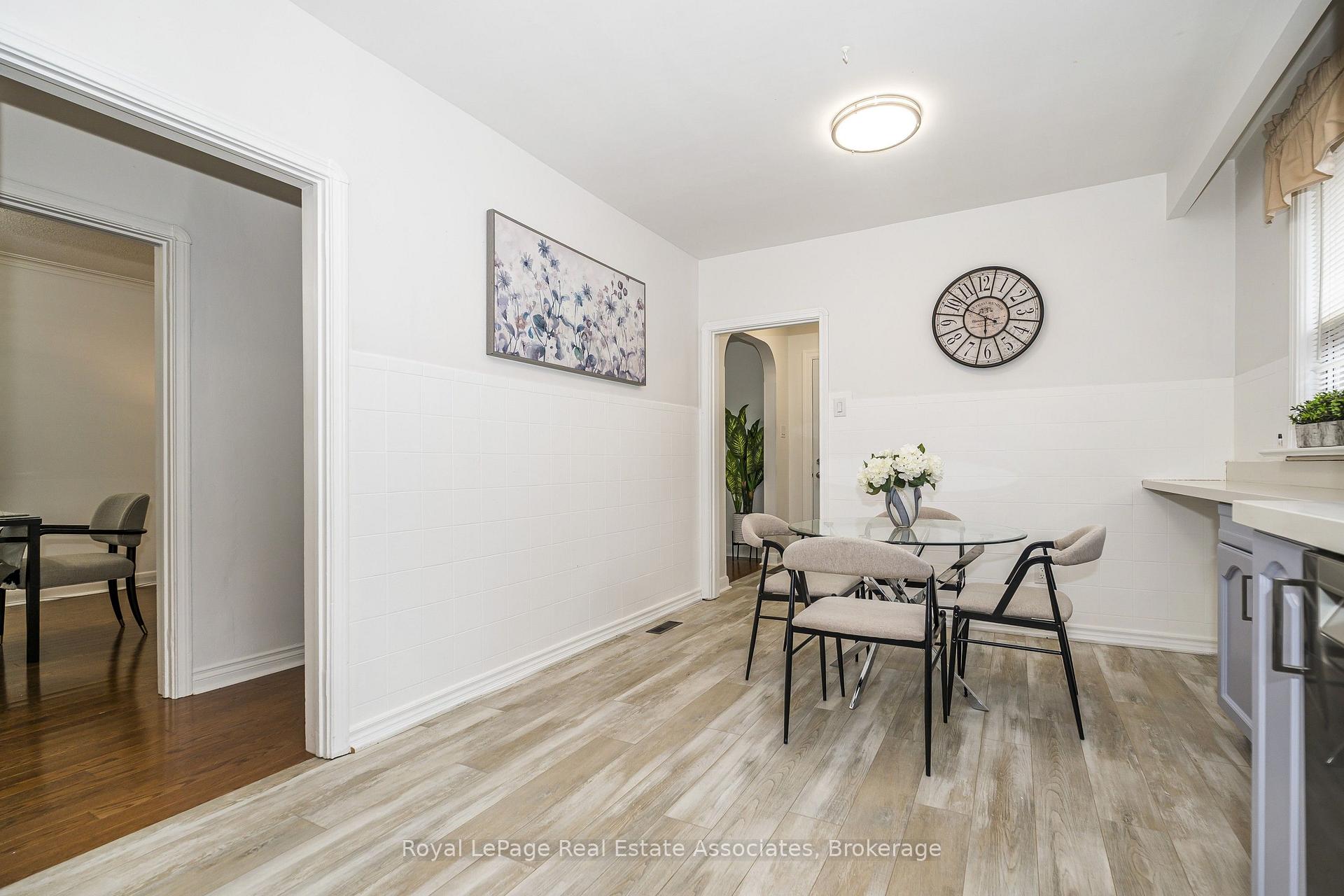 Photo 16 of 22 Maple Avenue N, Mississauga, Port Credit — HOMEH