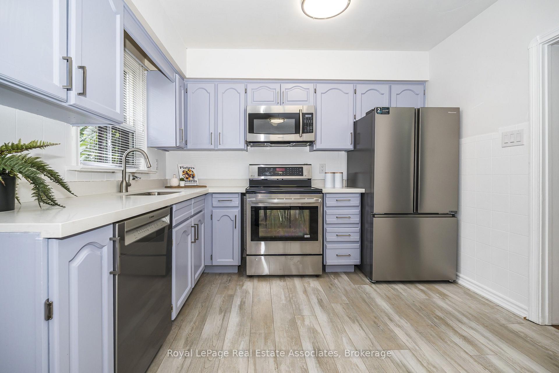 Photo 17 of 22 Maple Avenue N, Mississauga, Port Credit — HOMEH