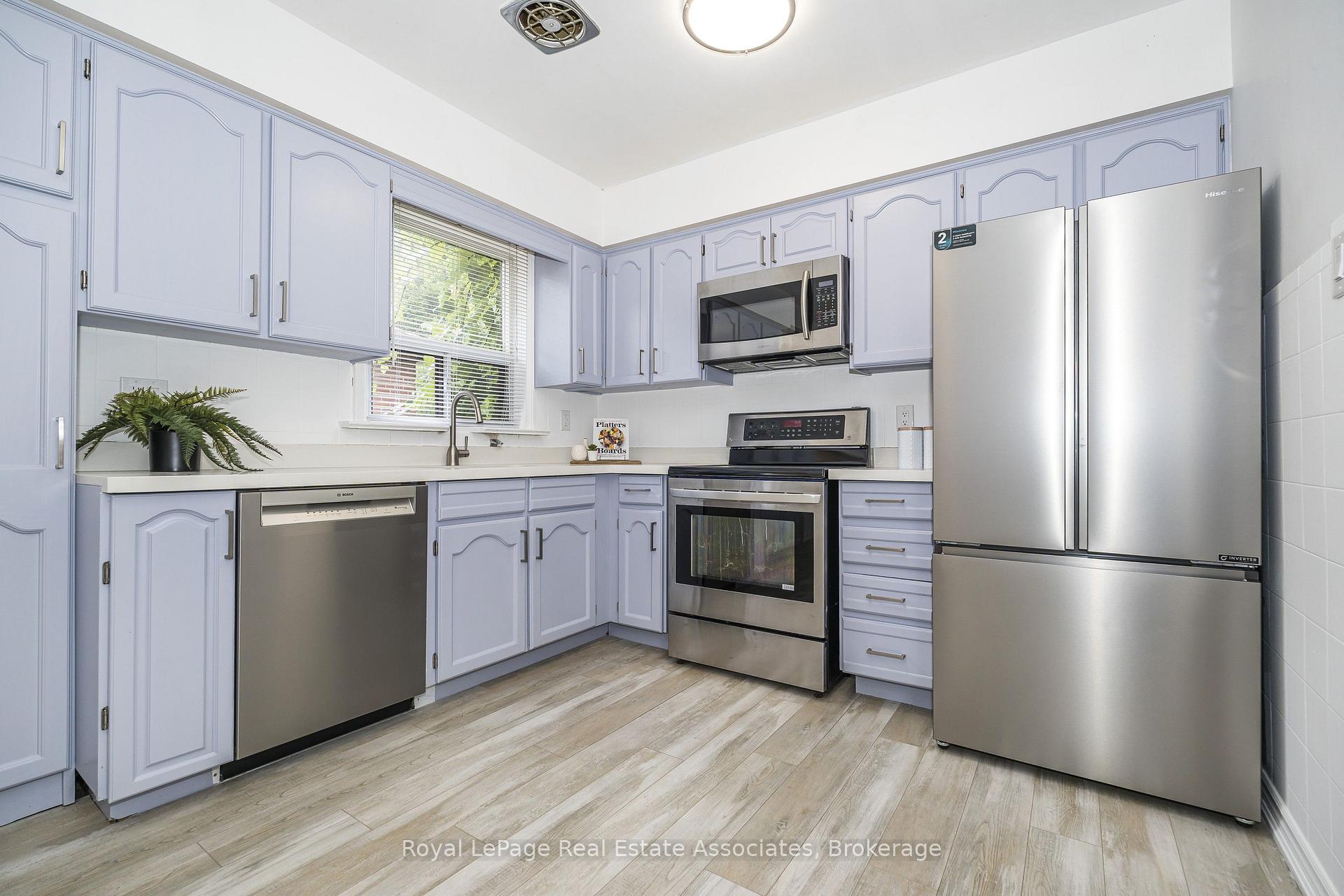 Photo 18 of 22 Maple Avenue N, Mississauga, Port Credit — HOMEH