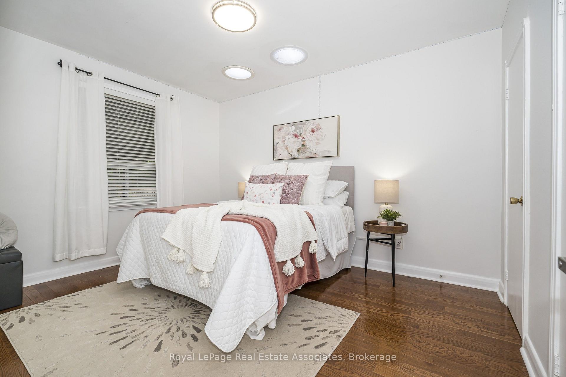 Photo 19 of 22 Maple Avenue N, Mississauga, Port Credit — HOMEH