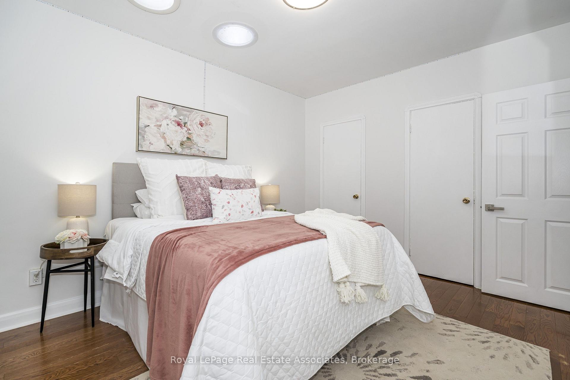 Photo 20 of 22 Maple Avenue N, Mississauga, Port Credit — HOMEH