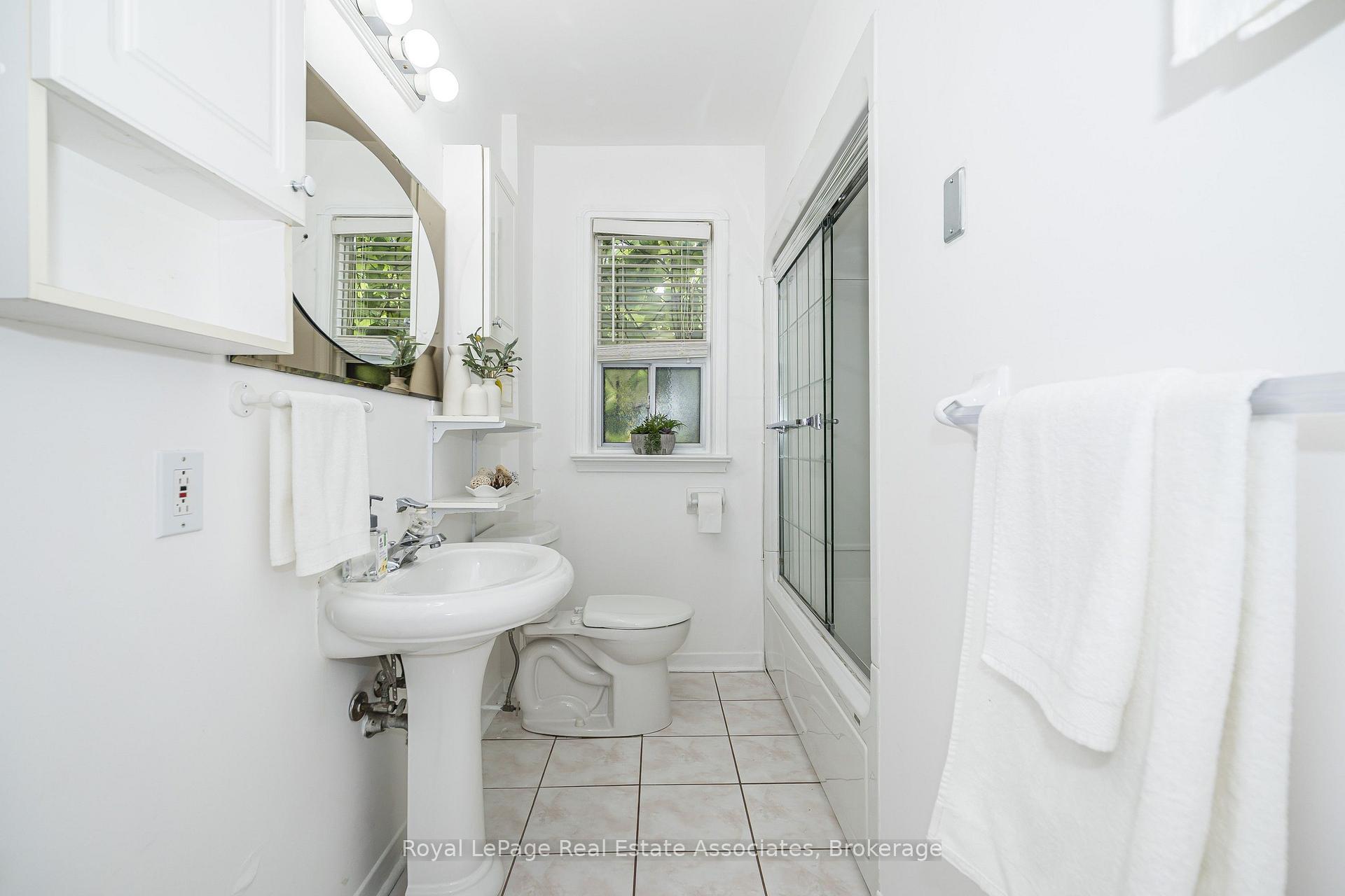 Photo 23 of 22 Maple Avenue N, Mississauga, Port Credit — HOMEH