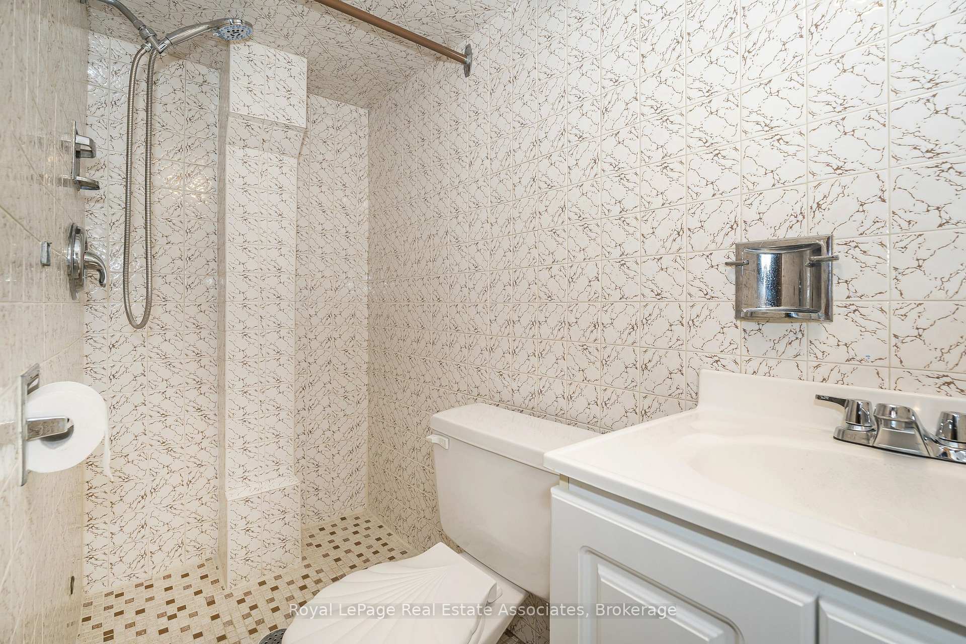 Photo 28 of 22 Maple Avenue N, Mississauga, Port Credit — HOMEH