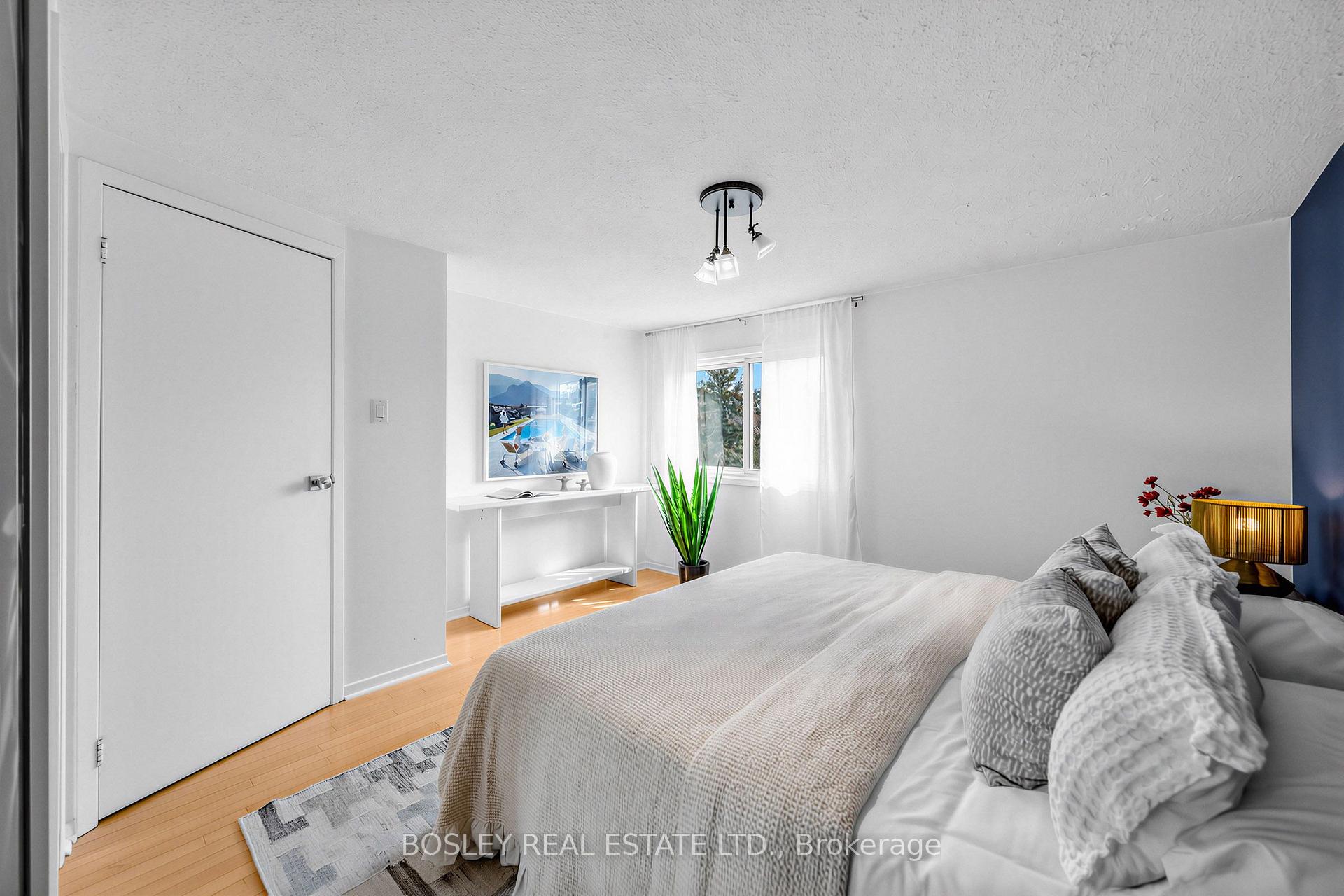 Photo 16 of 153 Lambertlodge Avenue, Toronto, Wychwood — HOMEH